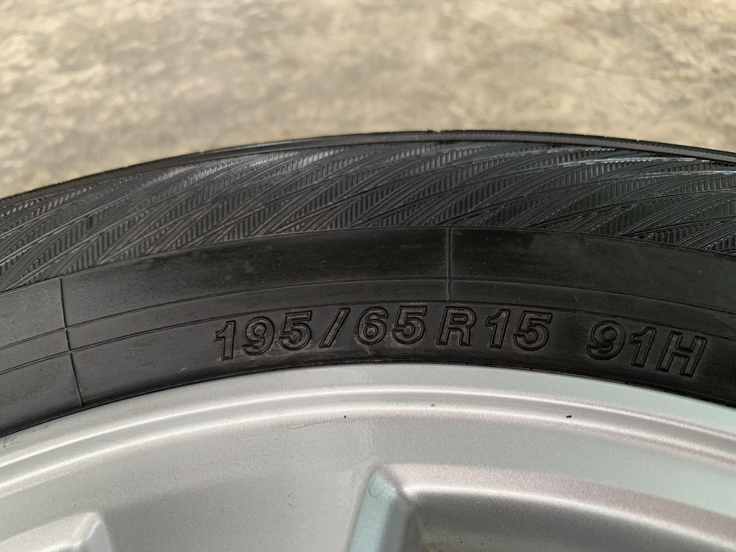 ล้อแม็ก Honda Civic FB ขอบ 15 พร้อมยาง 195-65-15 Yokohama(JAPAN) ปลายปี 18