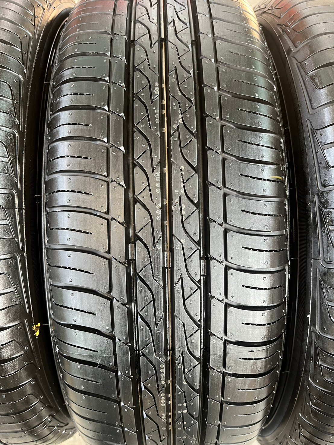 ยางใหม่ป้ายแดง 185-60-15 Maxxis ปี 24 ใหม่กริ๊บ ถอดจากโชว์รูมรถ