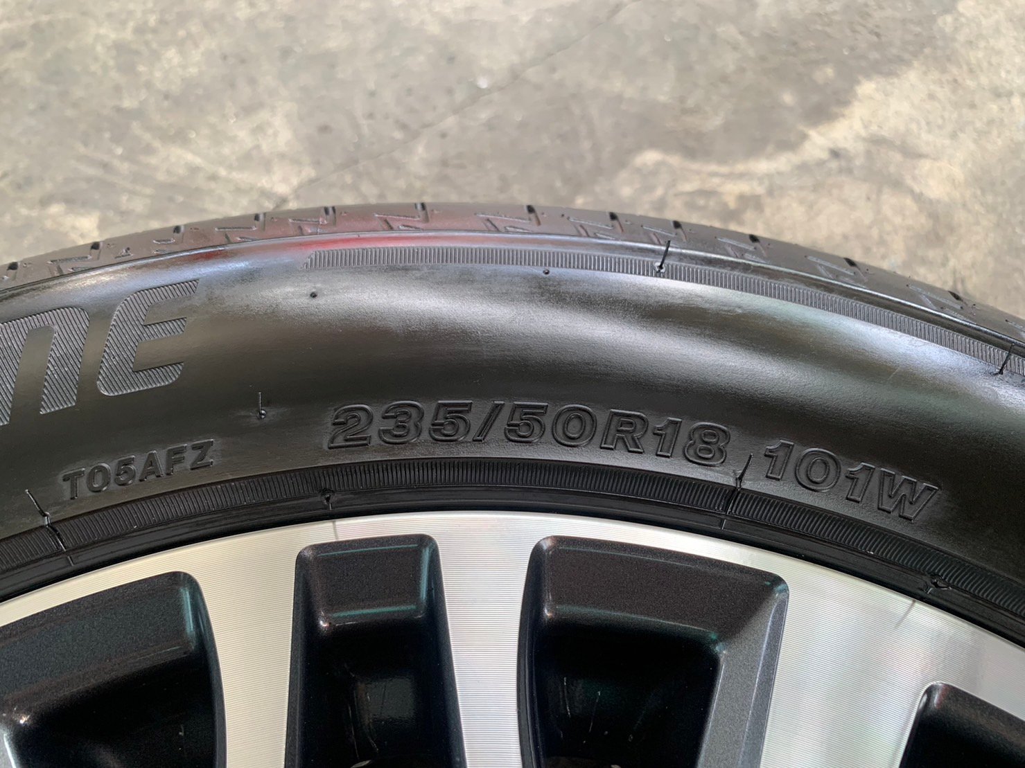 ล้อแม็ก Toyota Alphard ขอบ 18 พร้อมยาง 235-50-18 Bridgestone ปี 21 ล้อแม็ก Toyota Alphard ขอบ 18 พร้อมยาง 235-50-18 Bridgestone ปี 21