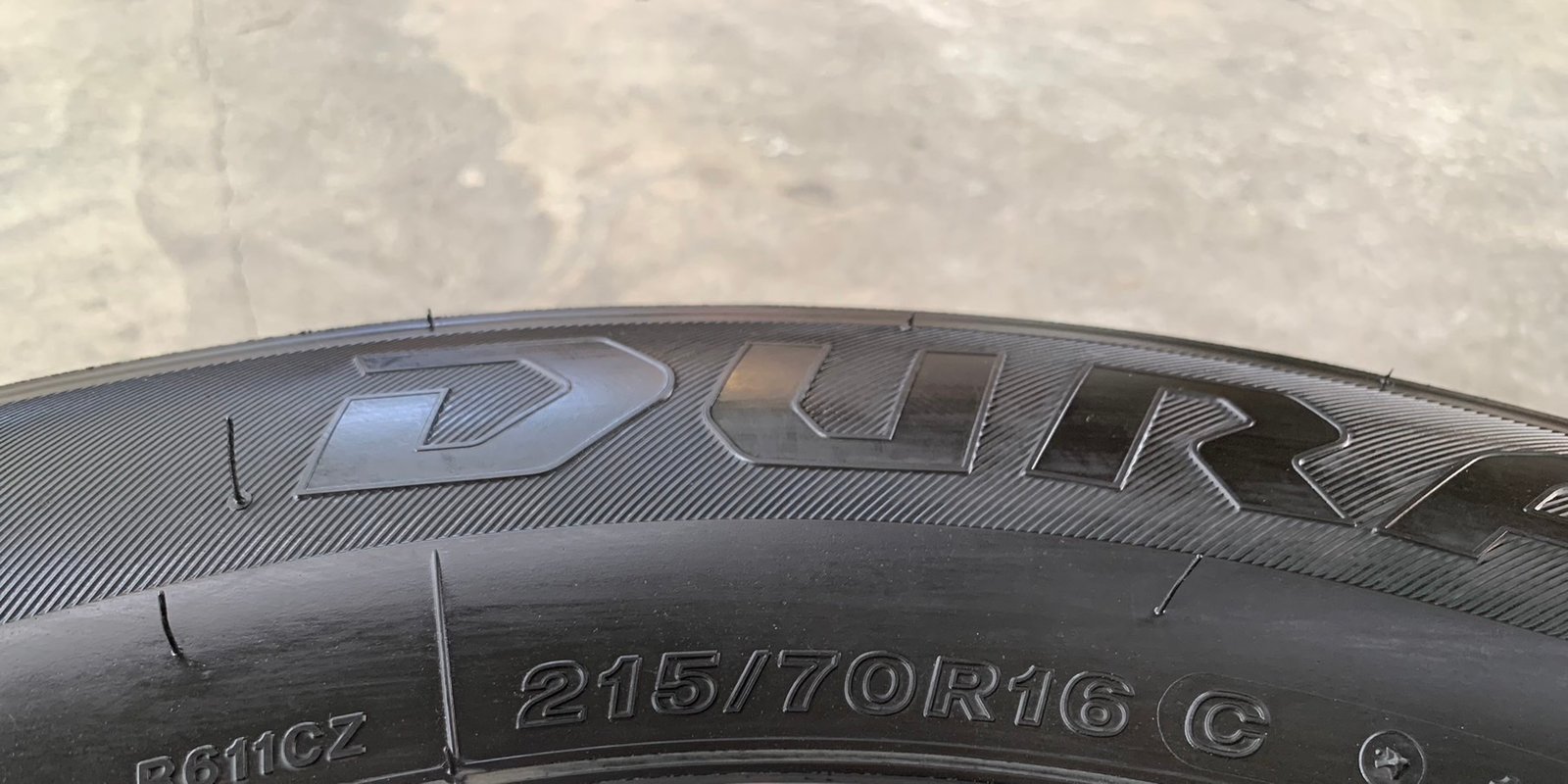 ยางป้ายแดง 215-70-16 Bridgestone ปี 22 ใส่กับ รถกระบะตัวเตี้ยทุกรุ่น ,รถตู้ ได้เลย ยางป้ายแดง 215-70-16 Bridgestone ปี 22 ใส่กับ รถกระบะตัวเตี้ยทุกรุ่น ,รถตู้ ได้เลย