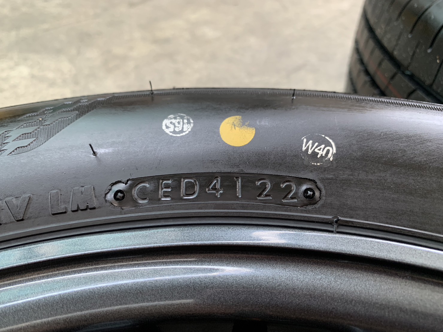 ล้อแม็กป้ายแดง Toyota Revo Z Edition รุ่นพิเศษ 60 ปี ขอบ 17 พร้อมยางป้ายแดง 215-55-17 Bridgestone ปลายปี 22 ใหม่กริ๊บ ล้อแม็กป้ายแดง Toyota Revo Z Edition รุ่นพิเศษ 60 ปี ขอบ 17 พร้อมยางป้ายแดง 215-55-17 Bridgestone ปลายปี 22 ใหม่กริ๊บ