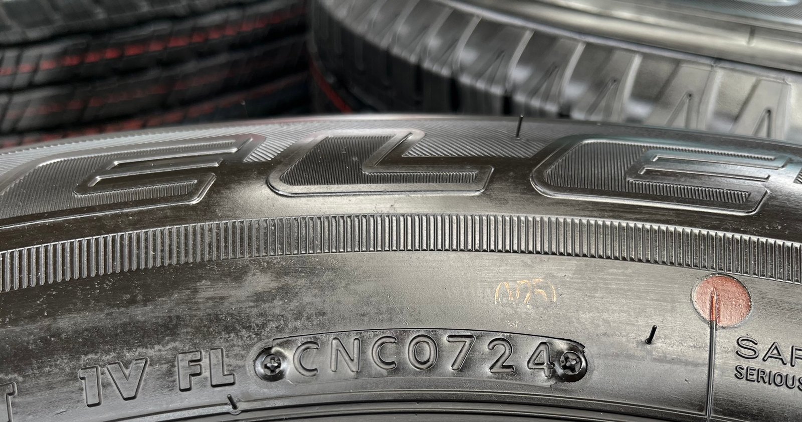 ยางใหม่ป้ายแดง 255-70-17 Bridgestone ปี 24 ใหม่กริ๊บ เหมาะสำหรับ รถกระบะตัวสูง และ SUV ทุกรุ่น