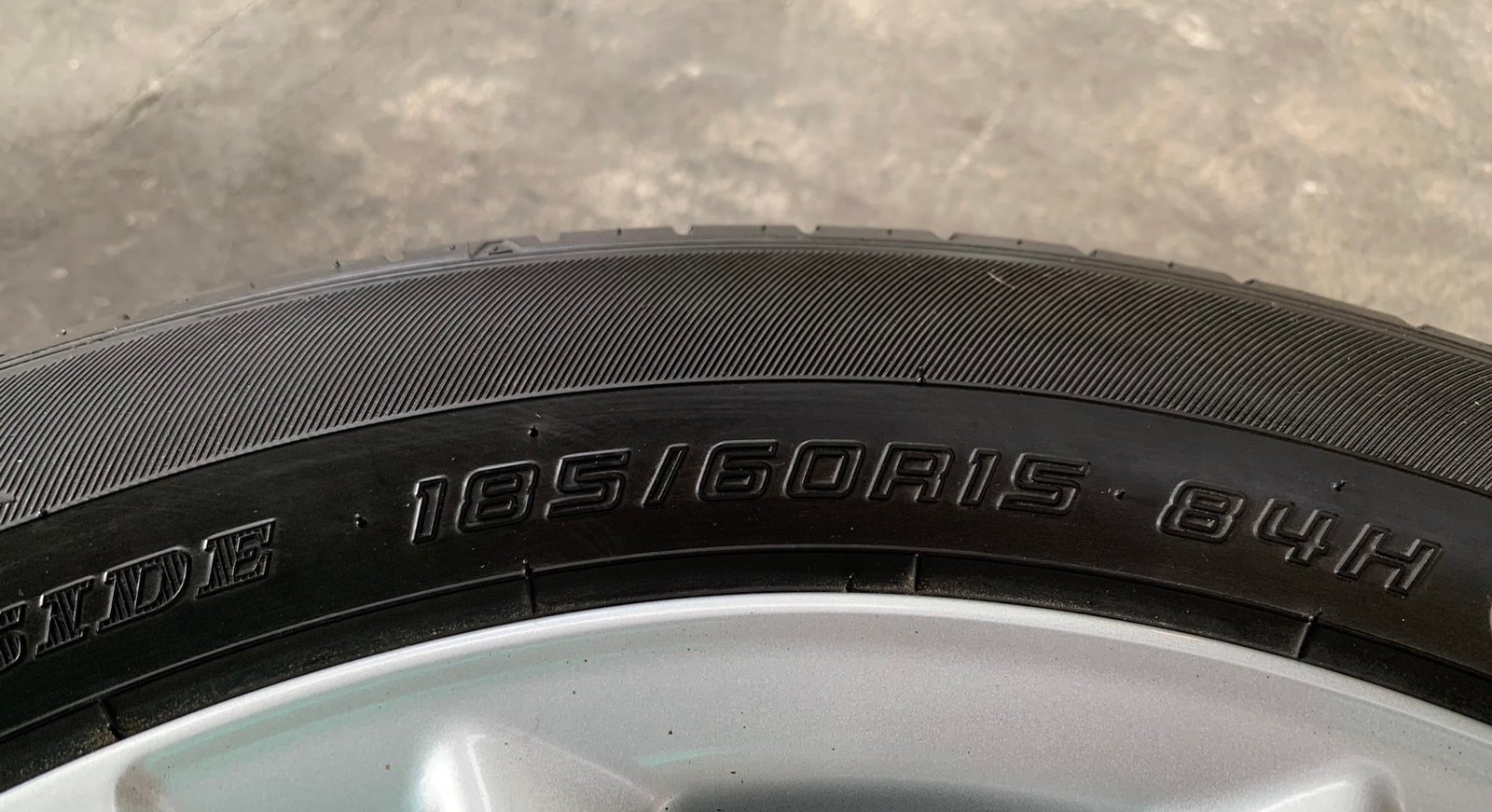 ล้อแม็ก Toyota Yaris Ativ ขอบ 15 พร้อมยาง 185-60-15 Dunlop ปลายปี 18 ล้อแม็ก Toyota Yaris Ativ ขอบ 15 พร้อมยาง 185-60-15 Dunlop ปลายปี 18