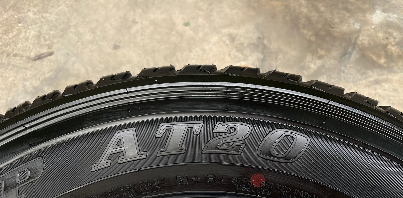 ยางใหม่ป้ายแดง 225-70-17 Dunlop ปี 24 ใหม่กริ๊บ ถอดจากโชว์รูม