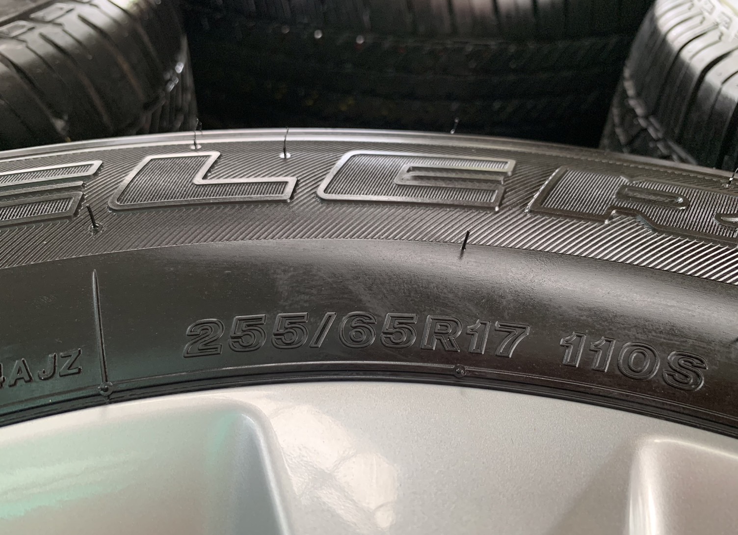 ล้อแม็กป้ายแดง ISUZU D-Max 2023 รุ่นใหม่ล่าสุด ขอบ 17 พร้อมยางป้ายแดง 255-65-17 Bridgestone ปลายปี 22 สวยกริ๊บ ล้อแม็กป้ายแดง ISUZU D-Max 2023 รุ่นใหม่ล่าสุด ขอบ 17 พร้อมยางป้ายแดง 255-65-17 Bridgestone ปลายปี 22 สวยกริ๊บ