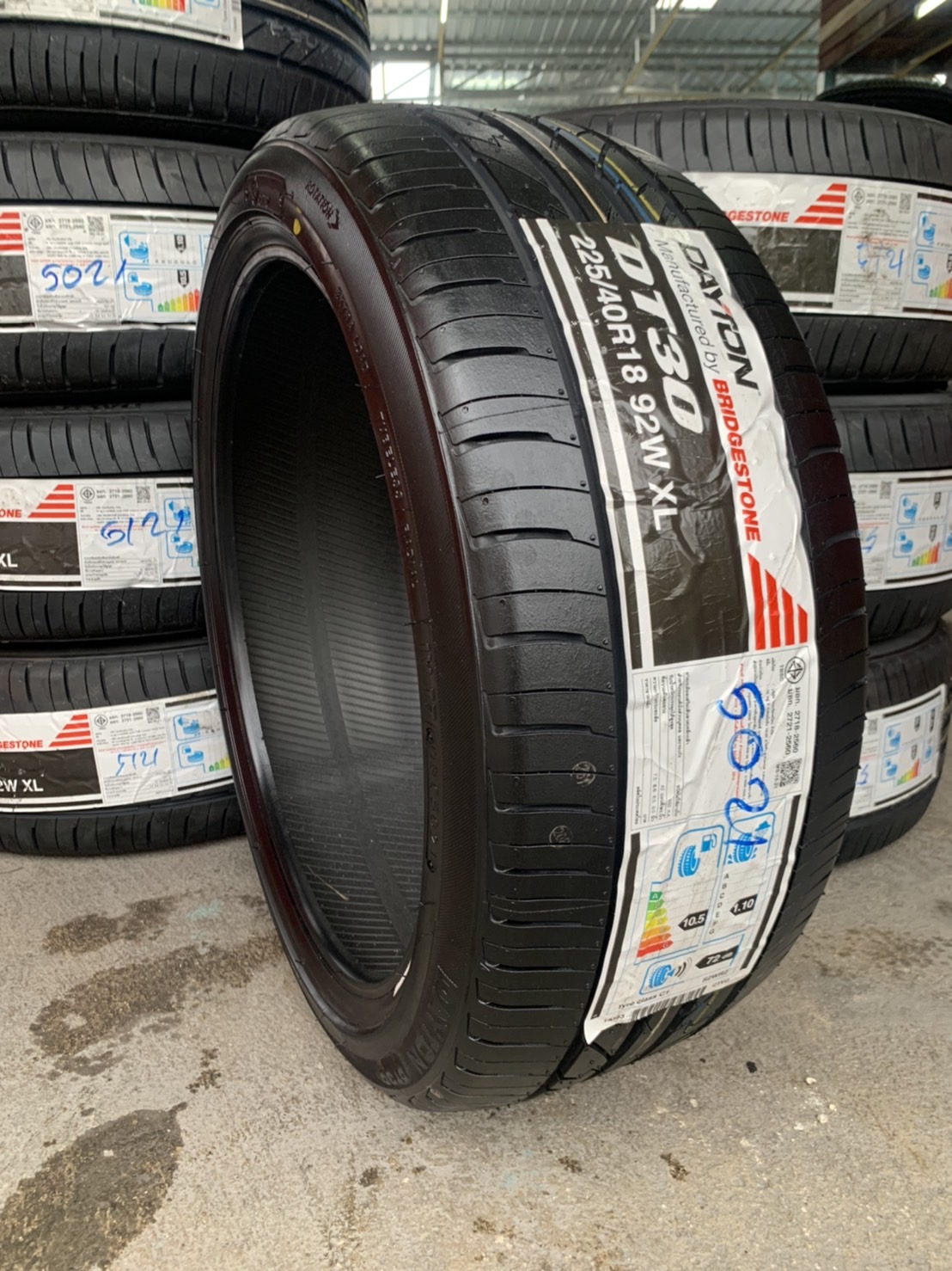 ยางใหม่ 225-40-18 DAYTON ผลิตโดย บริษัท Bridgestone ปลายปี 21