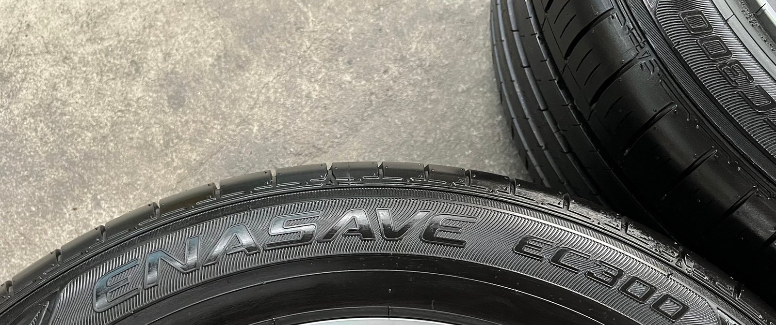 ยางใหม่ป้ายแดง 215-55-16 Dunlop ปลายปี 23 ใหม่กริ๊บ ยางใหม่ป้ายแดง 215-55-16 Dunlop ปลายปี 23 ใหม่กริ๊บ