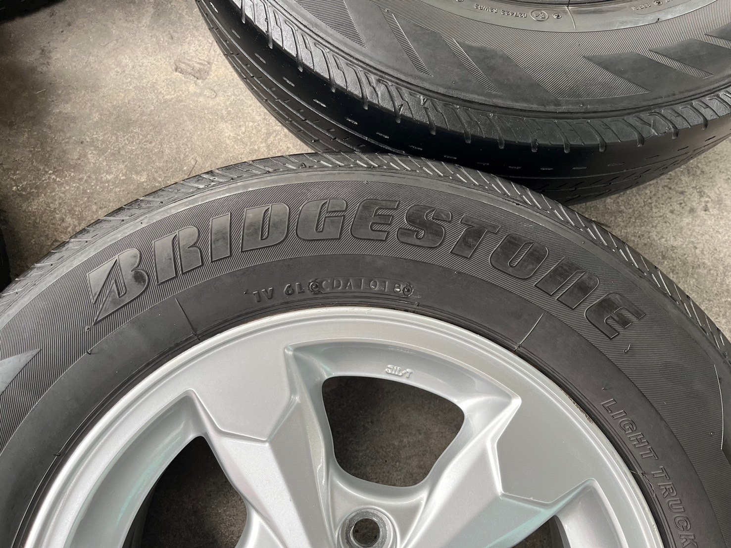 ล้อแม็ก 5รู114 Mitsu Triton ขอบ 15 แถมยาง 205-70-15 Bridgestone ล้อแม็ก 5รู114 Mitsu Triton ขอบ 15 แถมยาง 205-70-15 Bridgestone