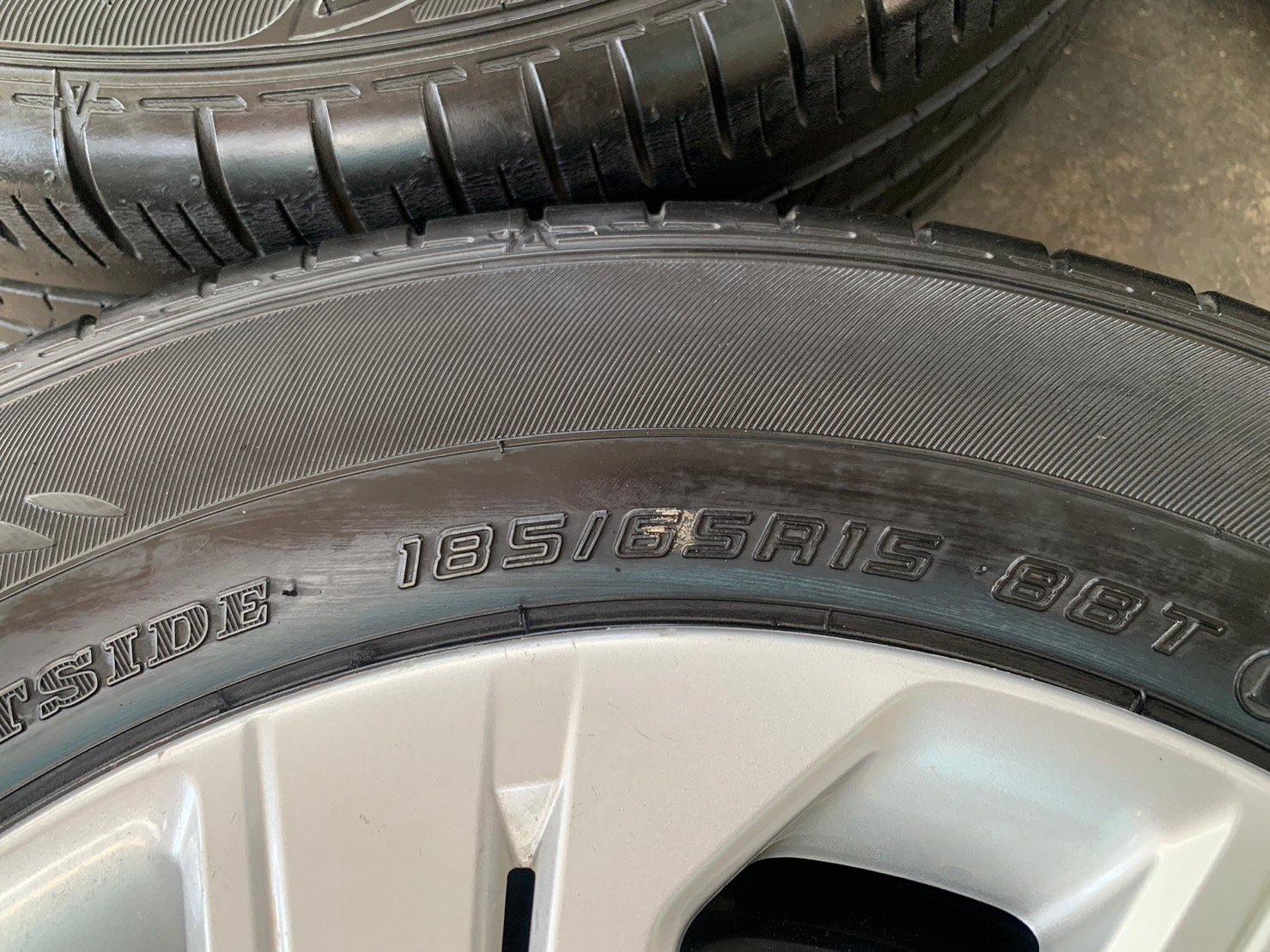 ล้อกระทะ 4รู100 Honda ขอบ 15 พร้อมยาง 185-65-15 Dunlop ปลายปี 17 ล้อกระทะ 4รู100 Honda ขอบ 15 พร้อมยาง 185-65-15 Dunlop ปลายปี 17