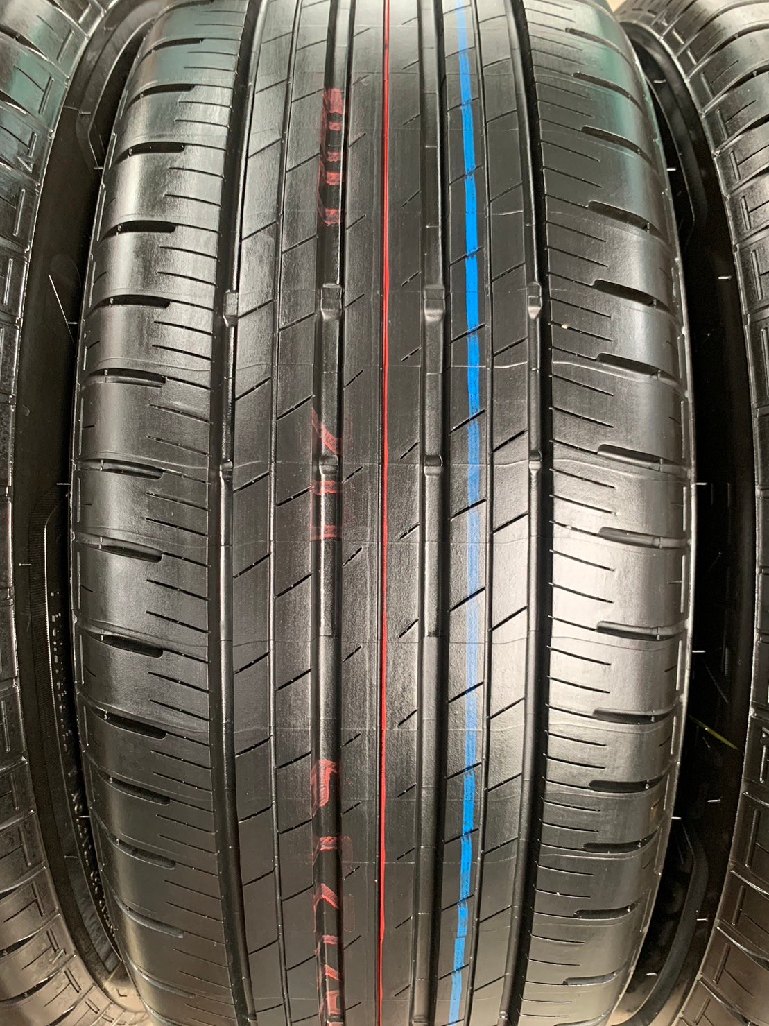 ยางใหม่ป้ายแดง 215-60-17 Bridgestone ปี 23 ใหม่กริ๊บ ยางใหม่ป้ายแดง 215-60-17 Bridgestone ปี 23 ใหม่กริ๊บ