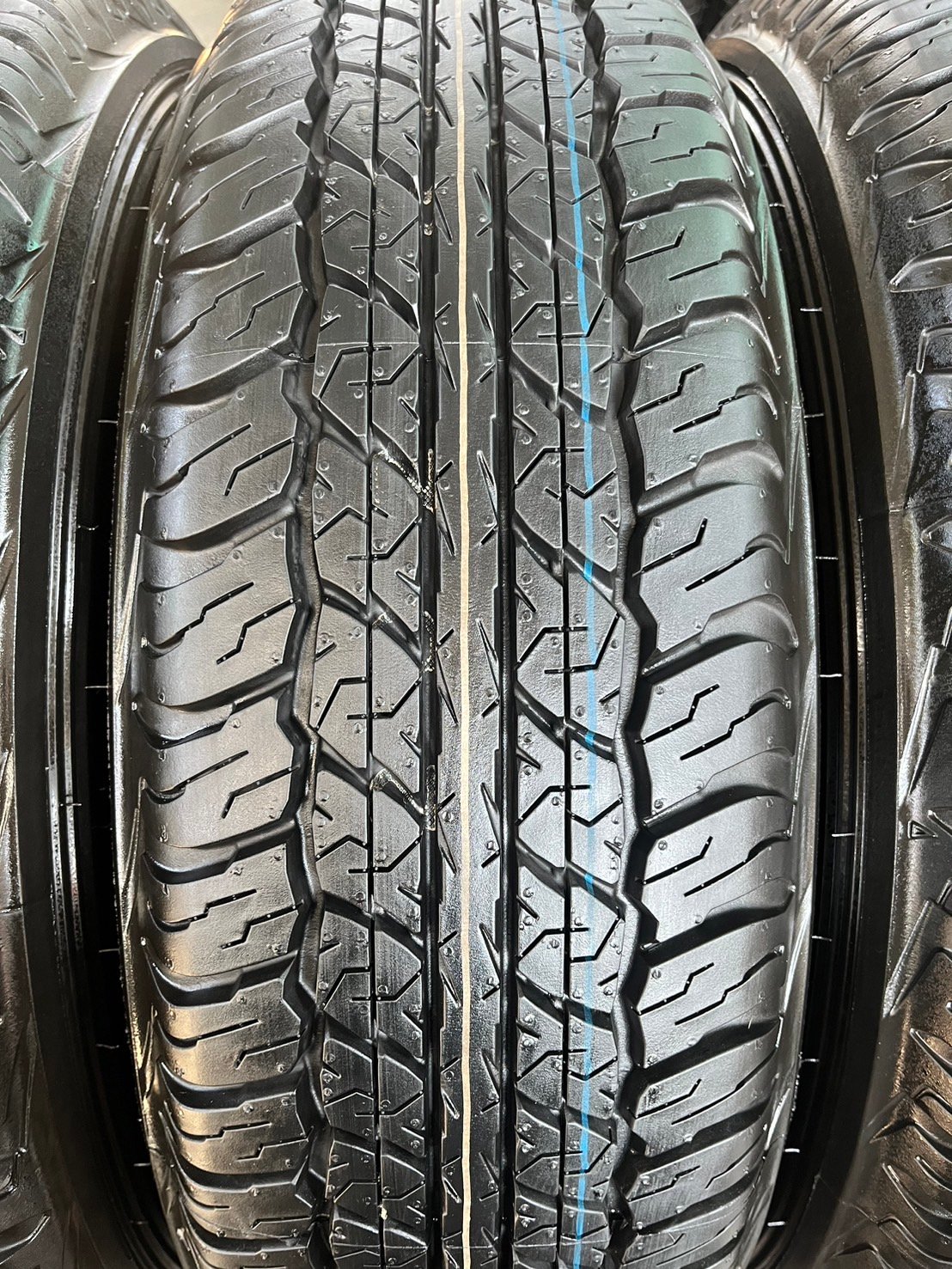 ยางใหม่ป้ายแดง 225-70-17 Dunlop ปี 24 ใหม่กริ๊บ ถอดจากโชว์รูม ยางใหม่ป้ายแดง 225-70-17 Dunlop ปี 24 ใหม่กริ๊บ ถอดจากโชว์รูม