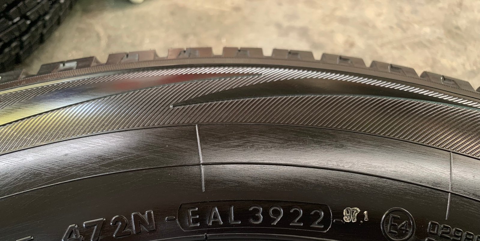 ยางป้ายแดง 205R16 Yokohama ปลายปี 22 เหมาะสำหรับ รถกระบะตัวเตี้ย ,รถกระบะสายบรรทุก ยางป้ายแดง 205R16 Yokohama ปลายปี 22 เหมาะสำหรับ รถกระบะตัวเตี้ย ,รถกระบะสายบรรทุก
