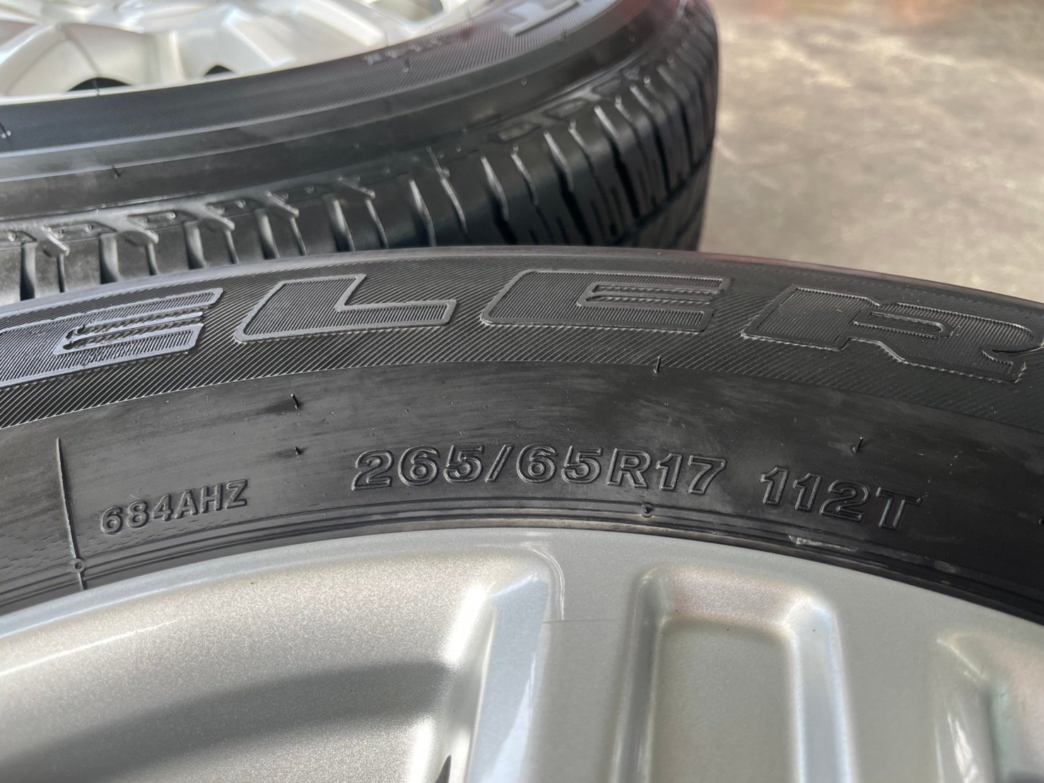 ล้อแม็ก Ford Ranger XLT ขอบ 17 สีบอร์น แถมยาง 255-65-17 Bridgestone ปลายปี 19 ล้อแม็ก Ford Ranger XLT ขอบ 17 สีบอร์น แถมยาง 255-65-17 Bridgestone ปลายปี 19