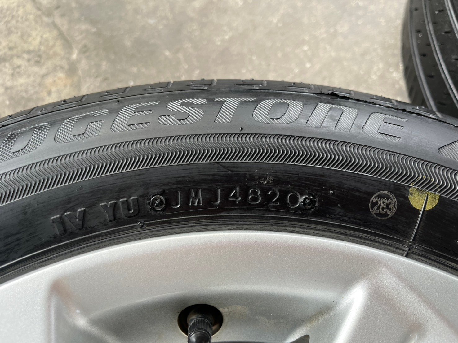 ล้อแม็ก Honda Jazz GK ขอบ 15 แถมยาง 175-65-15 Bridgestone ปลายปี 20 ล้อแม็ก Honda Jazz GK ขอบ 15 แถมยาง 175-65-15 Bridgestone ปลายปี 20