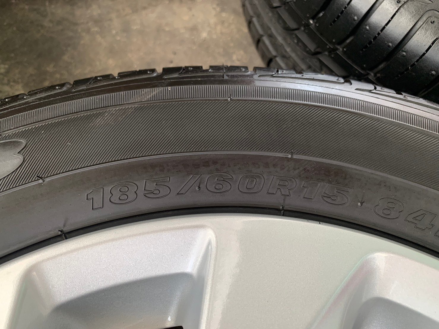 ล้อแม็กป้ายแดง 4รู100 Toyota ขอบ 15 พร้อมยางใหม่ป้ายแดง 185-60-15 Maxxis ปี 22 ล้อแม็กป้ายแดง 4รู100 Toyota ขอบ 15 พร้อมยางใหม่ป้ายแดง 185-60-15 Maxxis ปี 22