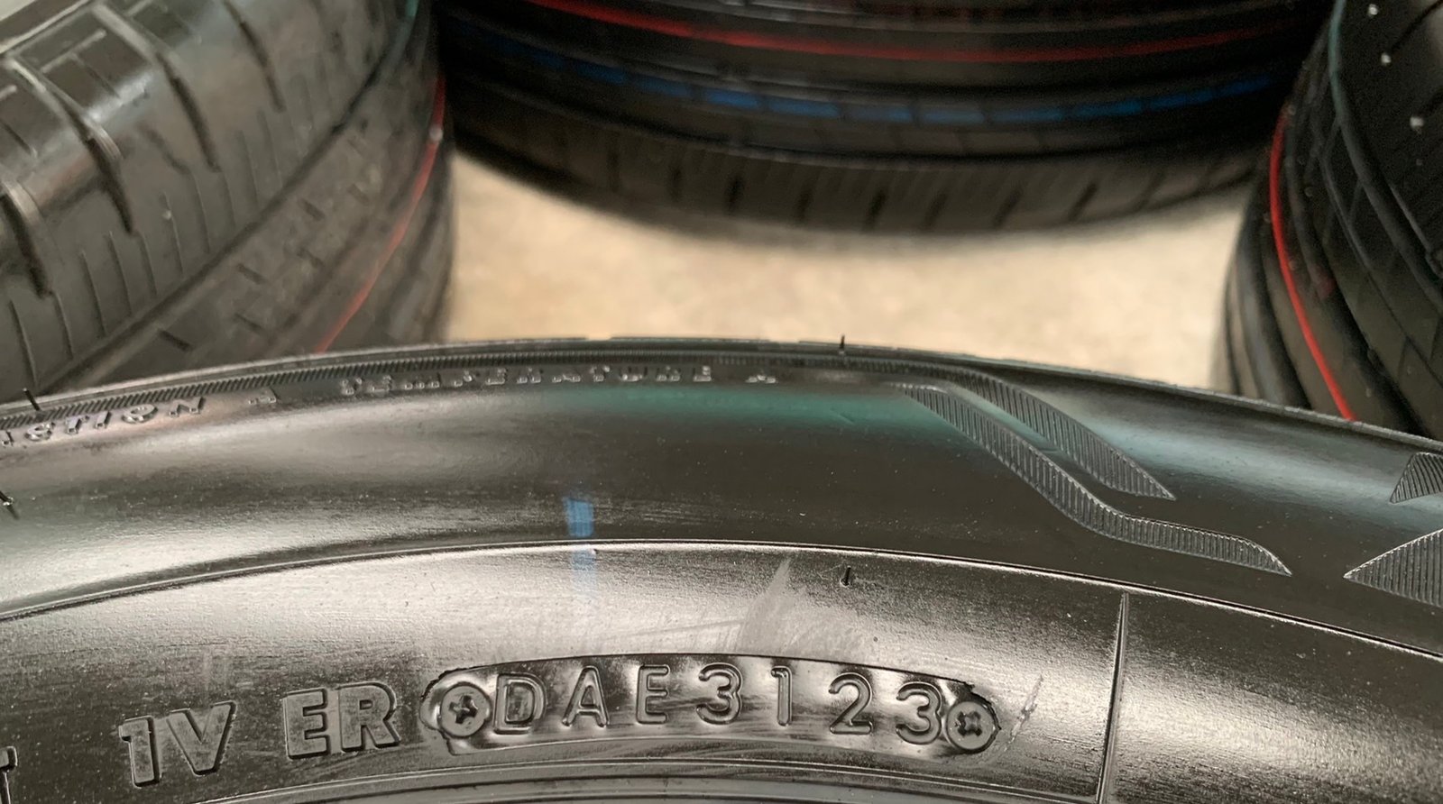 ยางใหม่ป้ายแดง 215-60-17 Bridgestone ปี 23 ใหม่กริ๊บ ยางใหม่ป้ายแดง 215-60-17 Bridgestone ปี 23 ใหม่กริ๊บ