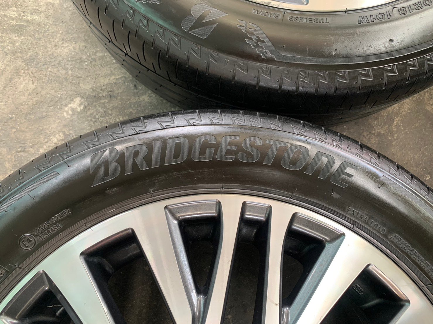 ล้อแม็ก Toyota Alphard ขอบ 18 พร้อมยาง 235-50-18 Bridgestone ปี 21 ล้อแม็ก Toyota Alphard ขอบ 18 พร้อมยาง 235-50-18 Bridgestone ปี 21