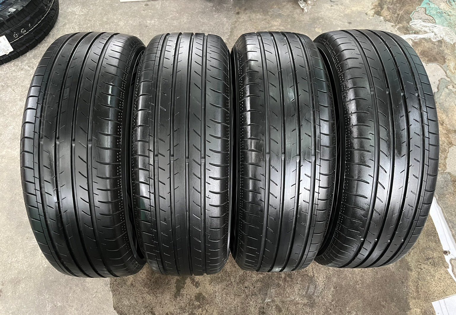 ล้อแม็ก 6รู139 Toyota ขอบ 16 พร้อมยาง 215-65-16 Yokohama ปี 22 ล้อแม็ก 6รู139 Toyota ขอบ 16 พร้อมยาง 215-65-16 Yokohama ปี 22