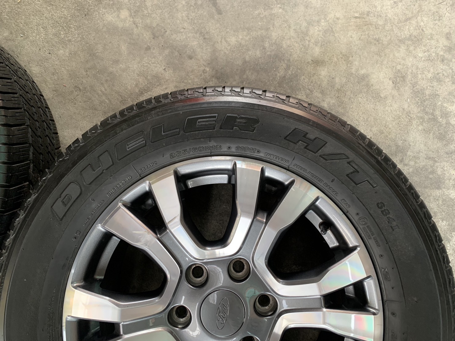 ล้อแม็ก Ford Wildtrek ขอบ 18 เทาหน้าเงา แถมยาง 265-60-18 Bridgestone ปี 18