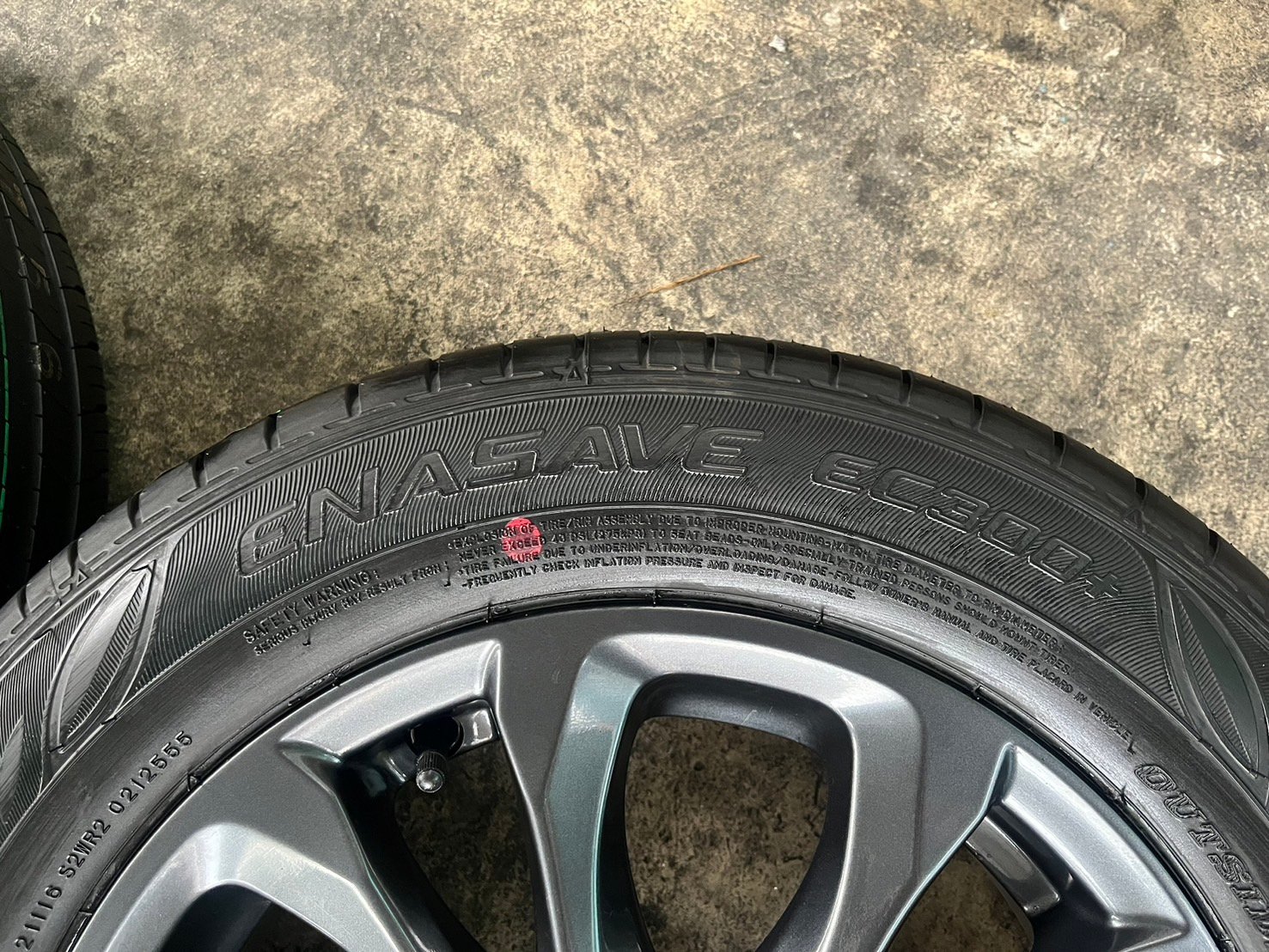 ล้อแม็ก Mazda 2 Skyactiv ขอบ 15 สีดำ พร้อมยางใหม่ 185-65-15 Dunlop ปี 23 ล้อแม็ก Mazda 2 Skyactiv ขอบ 15 สีดำ พร้อมยางใหม่ 185-65-15 Dunlop ปี 23