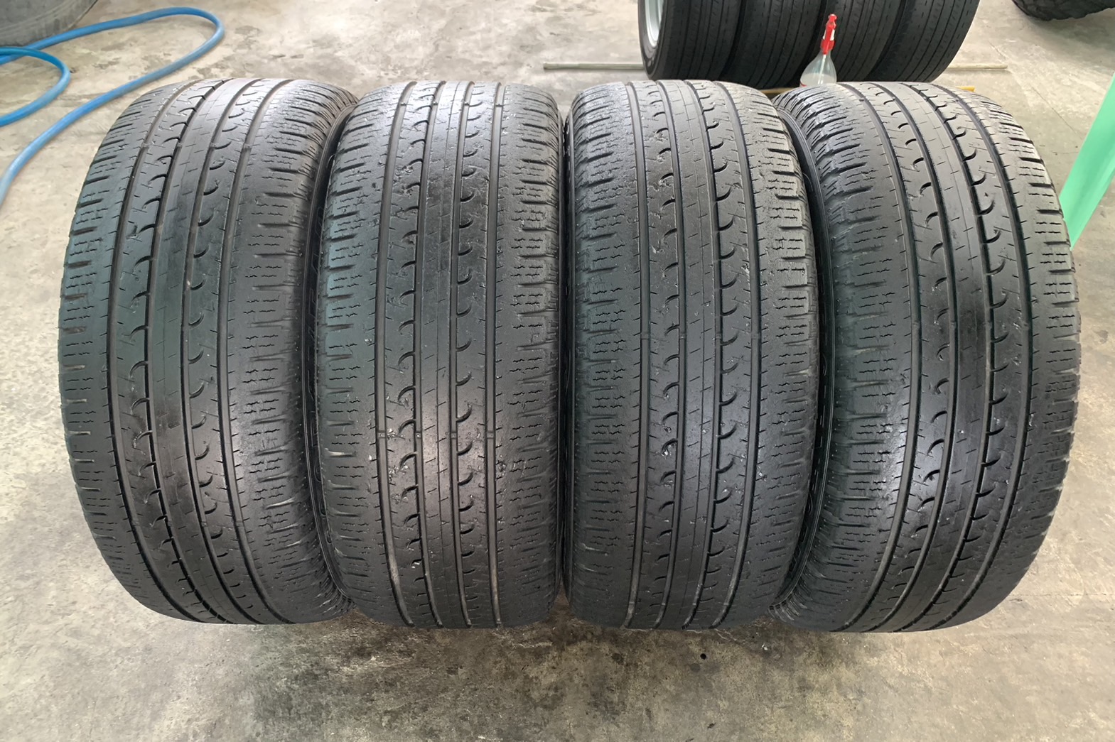 ล้อแม็ก Ford Everest ขอบ 20 สีเทาหน้าเงา แถมยาง 265-50-20 GoodYear ปี 18 ล้อแม็ก Ford Everest ขอบ 20 สีเทาหน้าเงา แถมยาง 265-50-20 GoodYear ปี 18