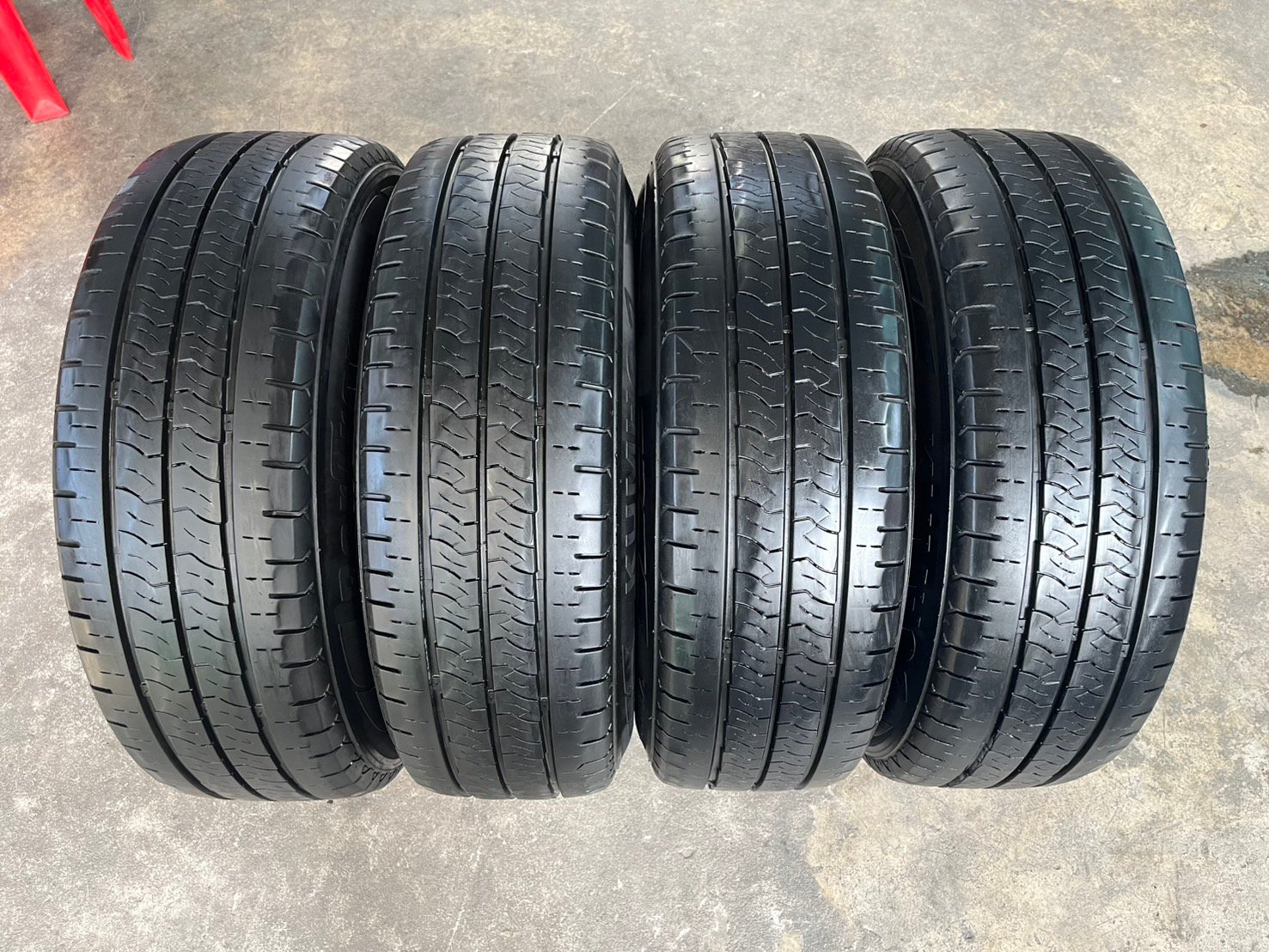 ล้อแม็ก 6รู139 Toyota ขอบ 15 พร้อมยาง 215-70-15 KUMHO ปี 22 ใส่กับ รถตู้ Commuter 6รู139 ได้เลย