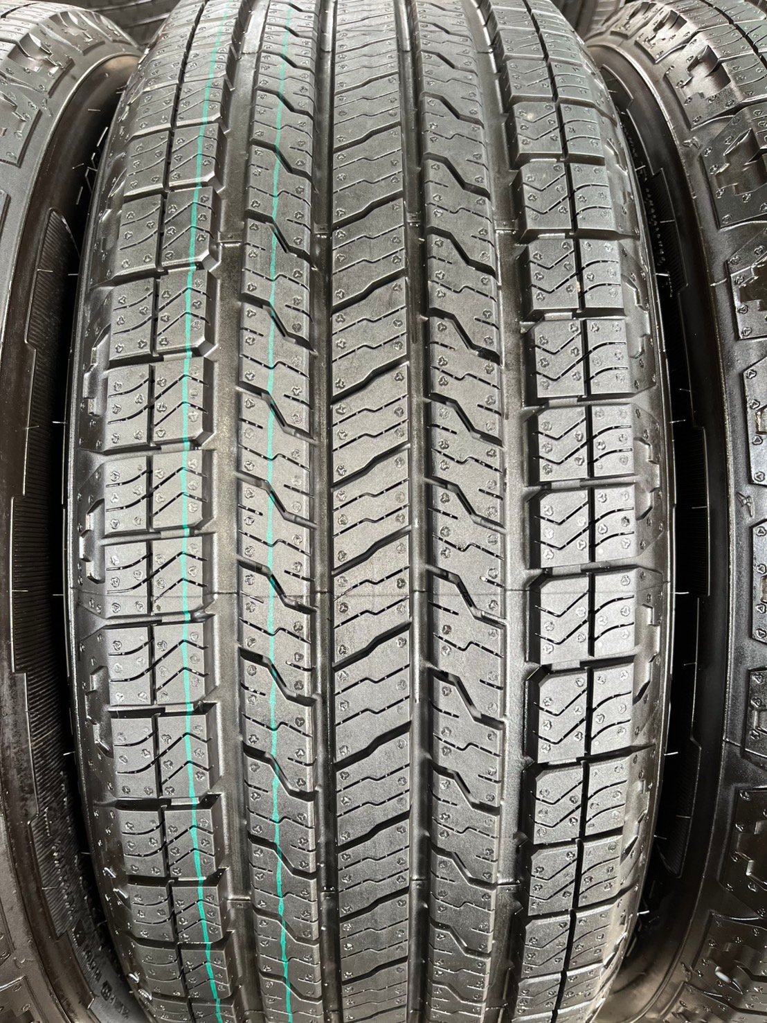ยางใหม่ป้ายแดง 255-55-20 Goodyear ปี 25 เหมาะสำหรับ รถกระบะตัวสูง และ SUV ทุกรุ่น