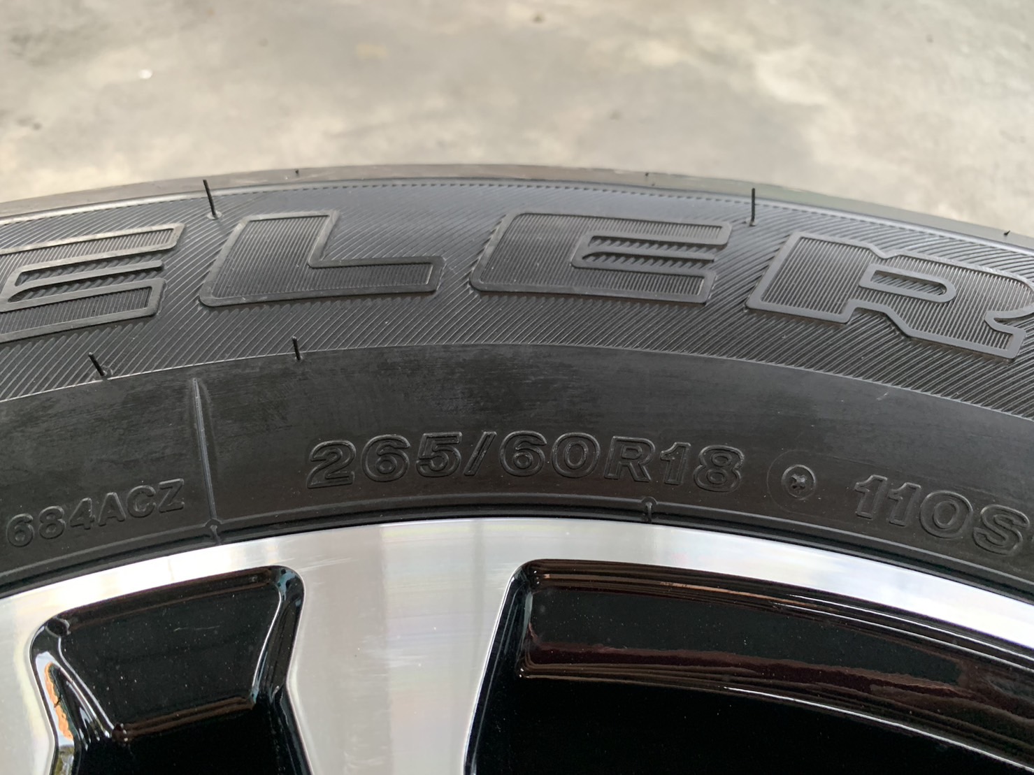 ล้อแม็กป้ายแดง Toyota Revo รุ่นใหม่ล่าสุด ขอบ 18 ดำหน้าเงา พร้อมยางใหม่ป้ายแดง 265-60-18 Bridgestone ปลายปี 22 ล้อแม็กป้ายแดง Toyota Revo รุ่นใหม่ล่าสุด ขอบ 18 ดำหน้าเงา พร้อมยางใหม่ป้ายแดง 265-60-18 Bridgestone ปลายปี 22