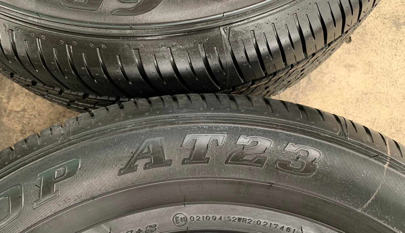 ยางใหม่ป้ายแดง 255-65-17 Dunlop ปี 22 ใหม่กริ๊บๆ เหมาะสำหรับ รถกระบะตัวสูง และ SUV ทุกรุ่น ยางใหม่ป้ายแดง 255-65-17 Dunlop ปี 22 ใหม่กริ๊บๆ เหมาะสำหรับ รถกระบะตัวสูง และ SUV ทุกรุ่น