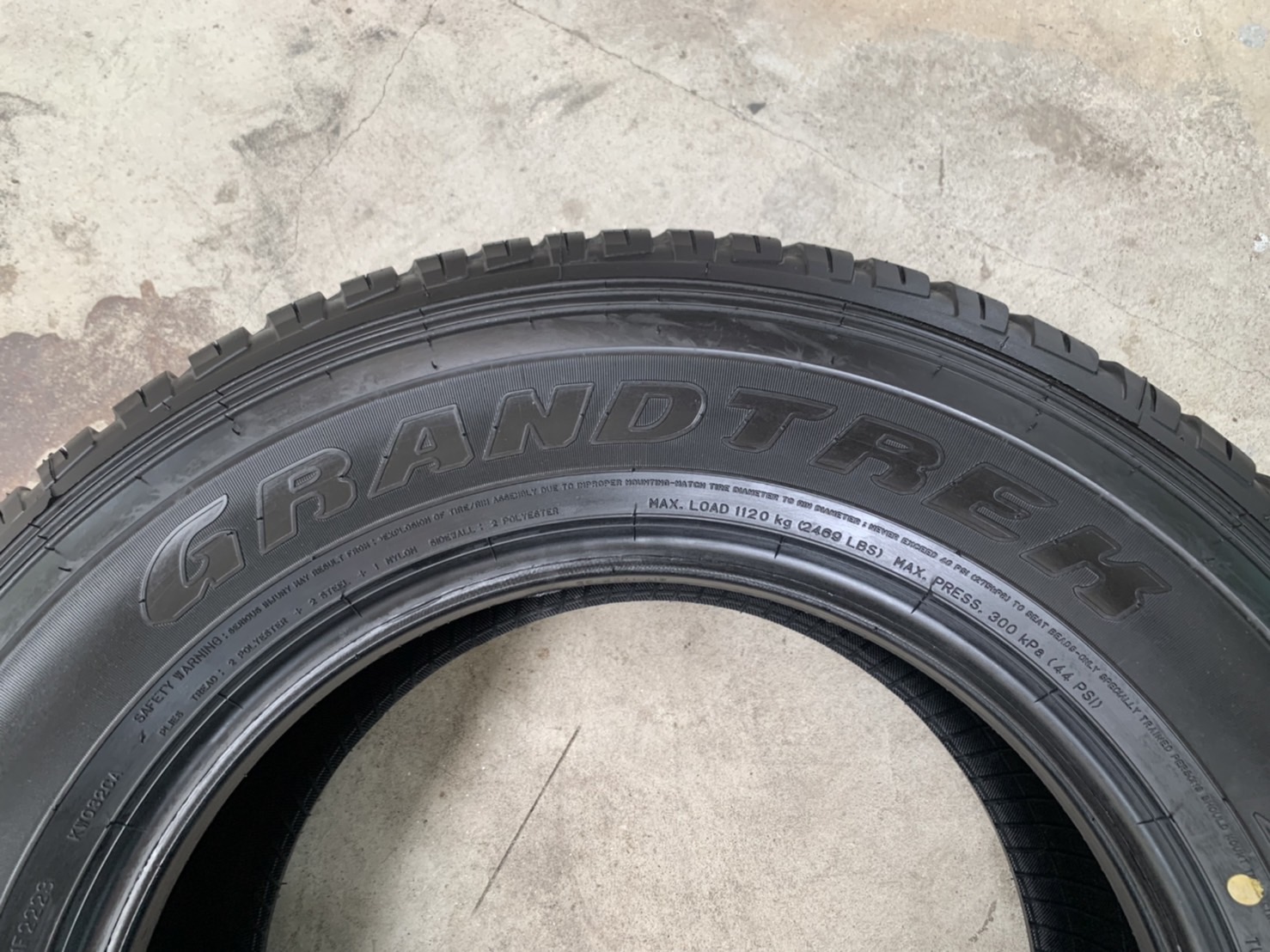 ยางใหม่ป้ายแดง 265-65-17 Dunlop ปี 22 ใหม่ยกห้าง สวยกริ๊บ เหมาะสำหรับ รถกระบะตัวสูง และ SUV ทุกรุ่น ยางใหม่ป้ายแดง 265-65-17 Dunlop ปี 22 ใหม่ยกห้าง สวยกริ๊บ เหมาะสำหรับ รถกระบะตัวสูง และ SUV ทุกรุ่น