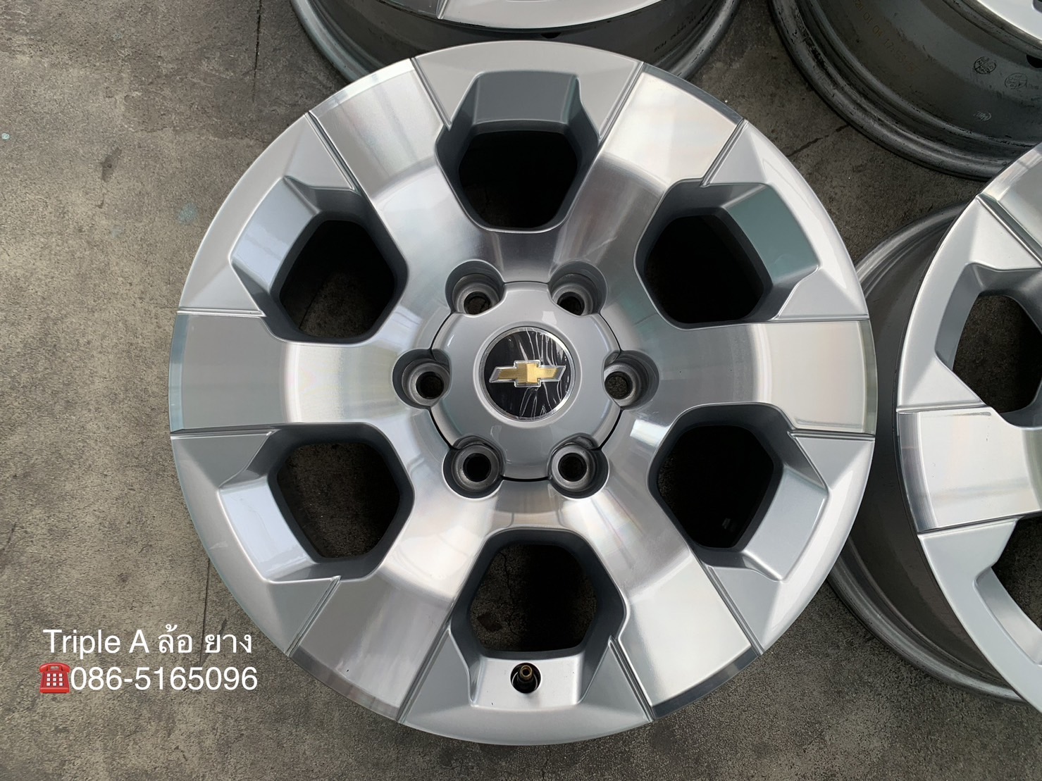ล้อแม็ก Chevrolet Colorado ขอบ 17 สีบอร์นหน้าเงา สวยมาก ล้อแม็ก Chevrolet Colorado ขอบ 17 สีบอร์นหน้าเงา สวยมาก