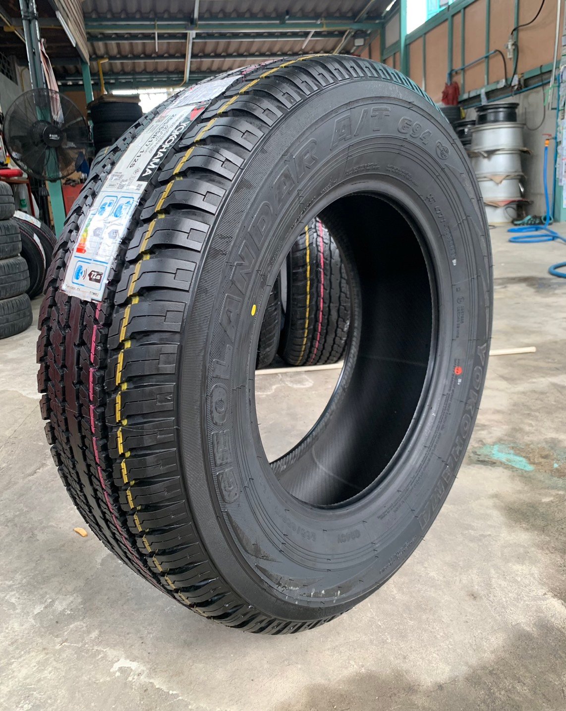 ยางใหม่ 265-65-17 Yokohama ปี 23 เหมาะสำหรับ รถกระบะตัวสูง และ SUV ทุกรุ่น ยางใหม่ 265-65-17 Yokohama ปี 23 เหมาะสำหรับ รถกระบะตัวสูง และ SUV ทุกรุ่น