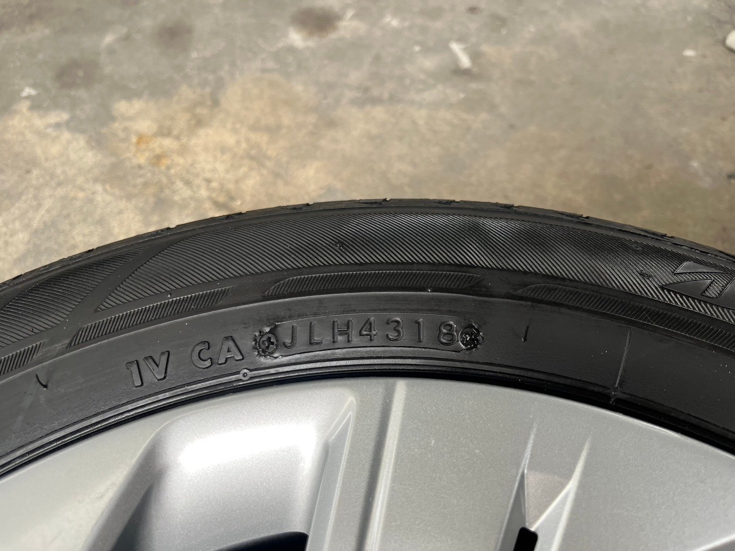 ล้อกระทะ 4รู100 Honda ขอบ 15 พร้อมยาง 185-60-15 Bridgestone ปลายปี 18