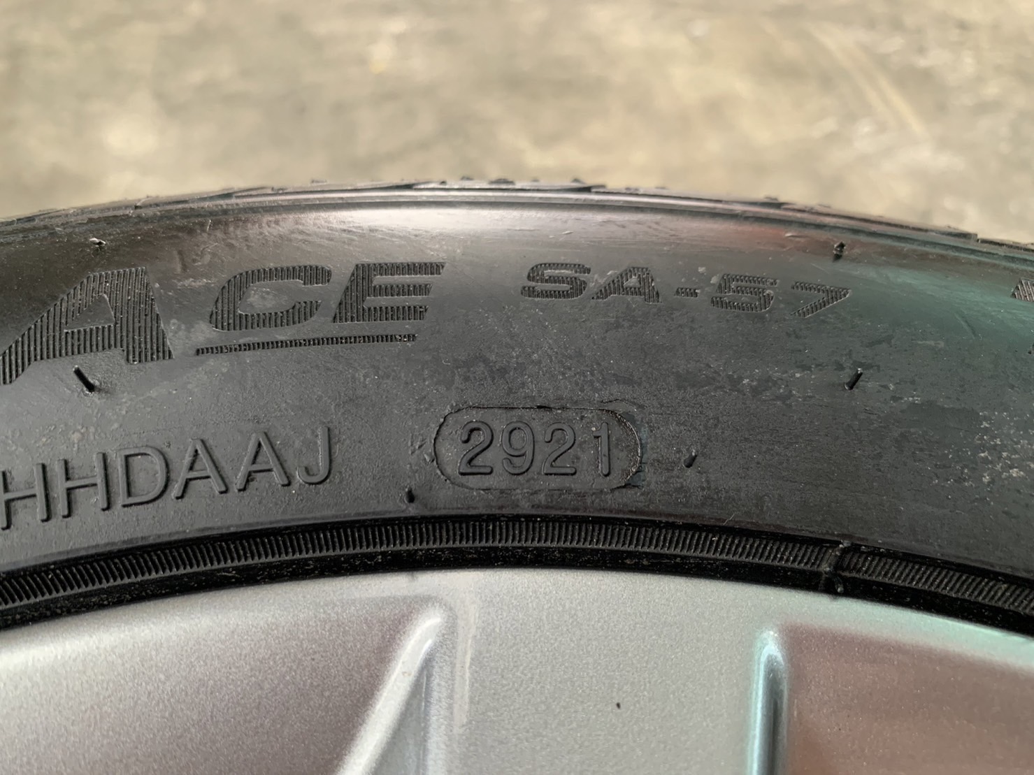 ล้อแม็ก Mitsu Attrage ขอบ 15 สีเทา พร้อมยางใหม่ 195-50-15 GOODRIDE ปี 21 ล้อแม็ก Mitsu Attrage ขอบ 15 สีเทา พร้อมยางใหม่ 195-50-15 GOODRIDE ปี 21