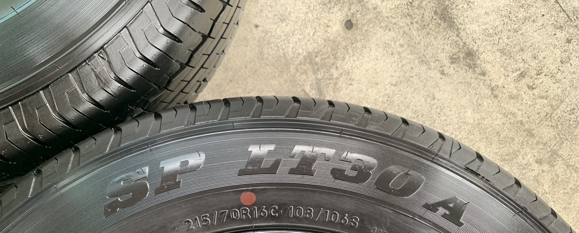 ยางป้ายแดง 215-70-16 Dunlop ปี 22 ใส่กับ รถกระบะตัวเตี้ยทุกรุ่น ,รถตู้ ได้เลย ยางป้ายแดง 215-70-16 Dunlop ปี 22 ใส่กับ รถกระบะตัวเตี้ยทุกรุ่น ,รถตู้ ได้เลย