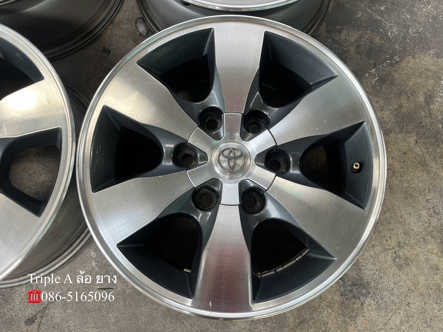 ล้อแม็ก 6รู139 Toyota Vigo ขอบ 16 เทาหน้าเงา สภาพสวย