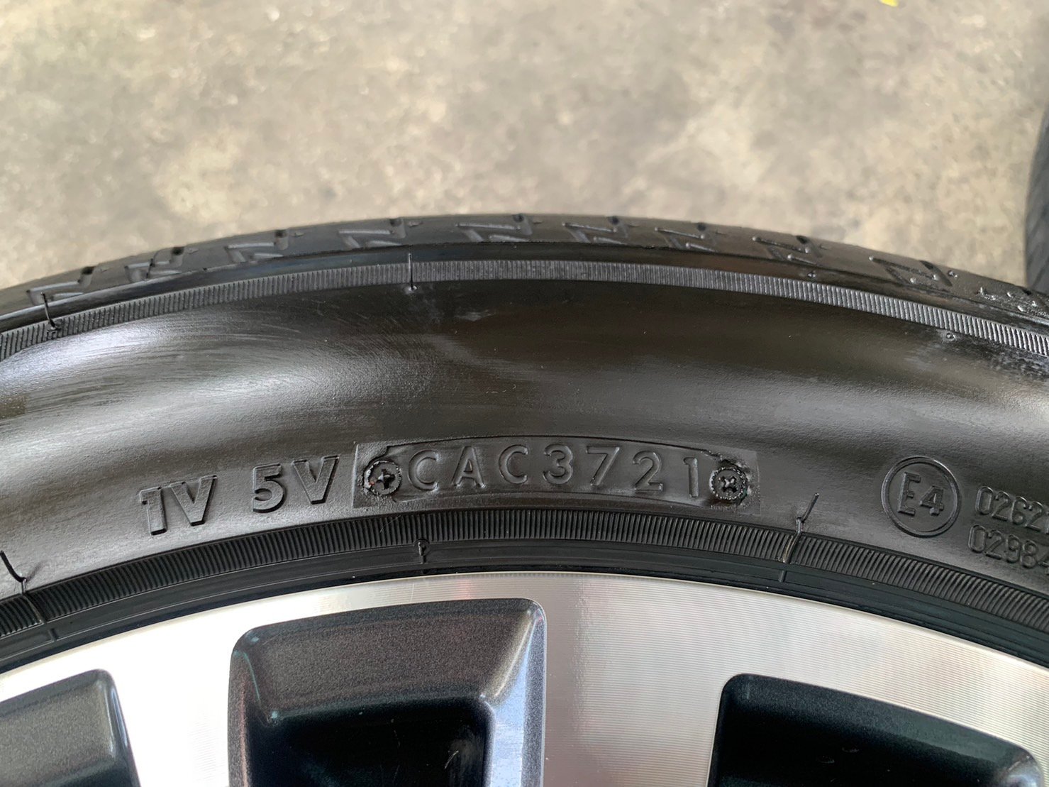 ล้อแม็ก Toyota Alphard ขอบ 18 พร้อมยาง 235-50-18 Bridgestone ปี 21 ล้อแม็ก Toyota Alphard ขอบ 18 พร้อมยาง 235-50-18 Bridgestone ปี 21