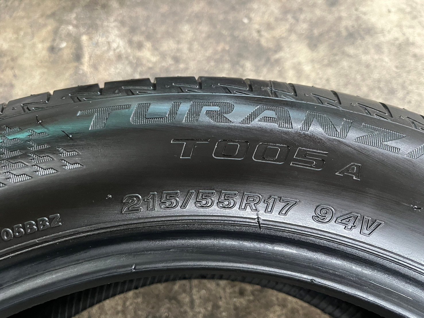 ยางป้ายแดง 215-55-17 Bridgestone สวยกริ๊บ ยางป้ายแดง 215-55-17 Bridgestone สวยกริ๊บ