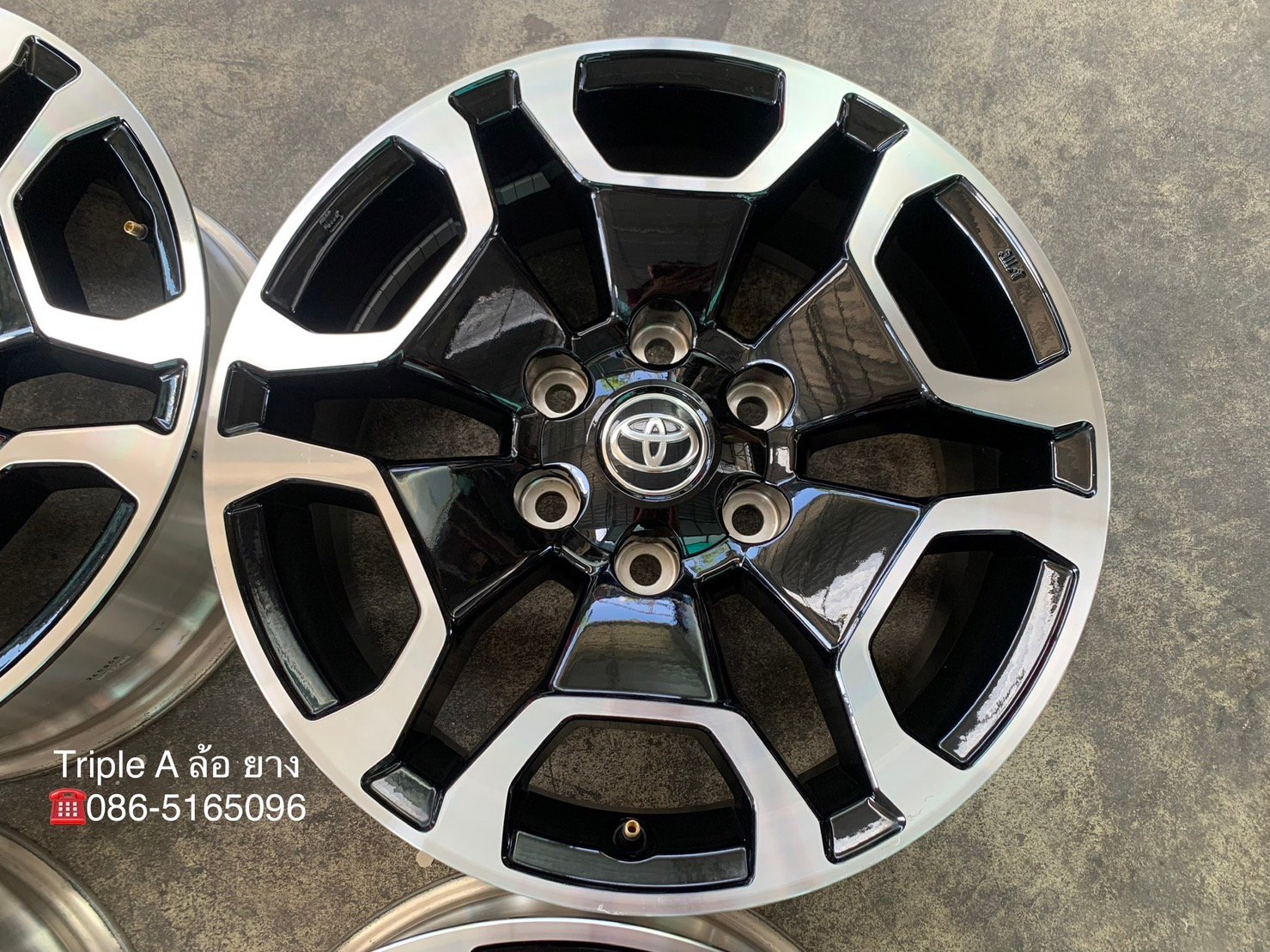 ล้อแม็ก Toyota Revo รุ่นใหม่ล่าสุด ขอบ 18 ดำหน้าเงา ใส่กับ Toyota Fortuner, Revo, Vigo 6รู139 ได้เลย