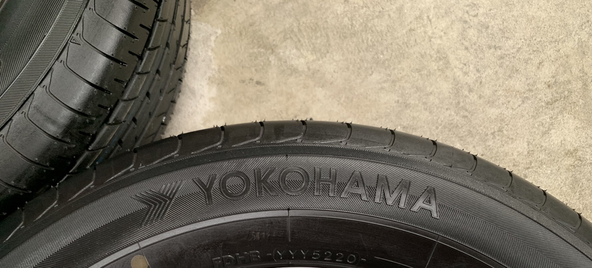 ยางป้ายแดง 215-65-16 Yokohama Made in JAPAN ปลายปี 20 ใหม่กริ๊บ