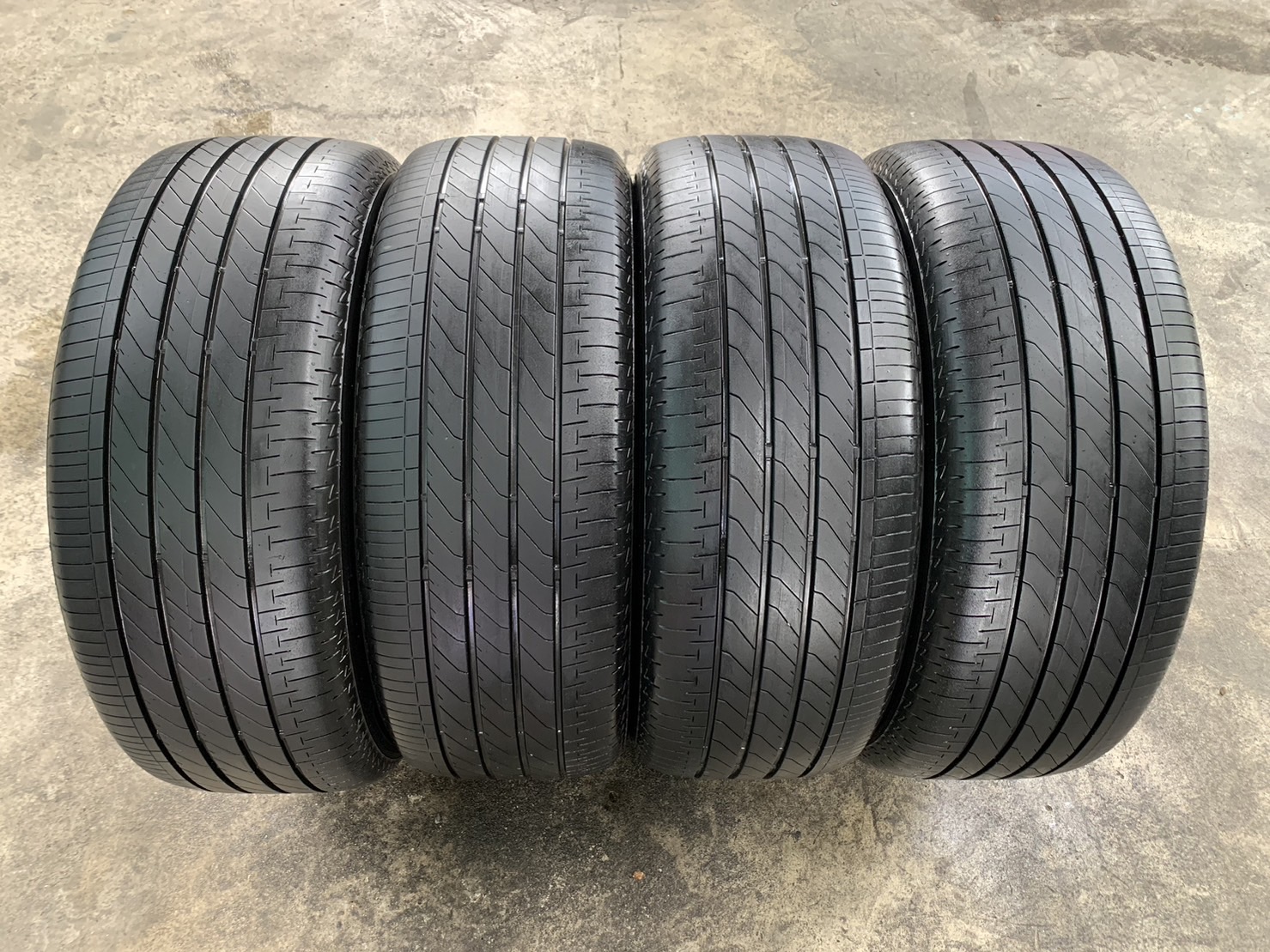 ล้อแม็กป้ายแดง Toyota Corolla Cross ขอบ 18 เทาหน้าเงา พร้อมยาง 235-50-18 Bridgestone ปี 21 ล้อแม็กป้ายแดง Toyota Corolla Cross ขอบ 18 เทาหน้าเงา พร้อมยาง 235-50-18 Bridgestone ปี 21