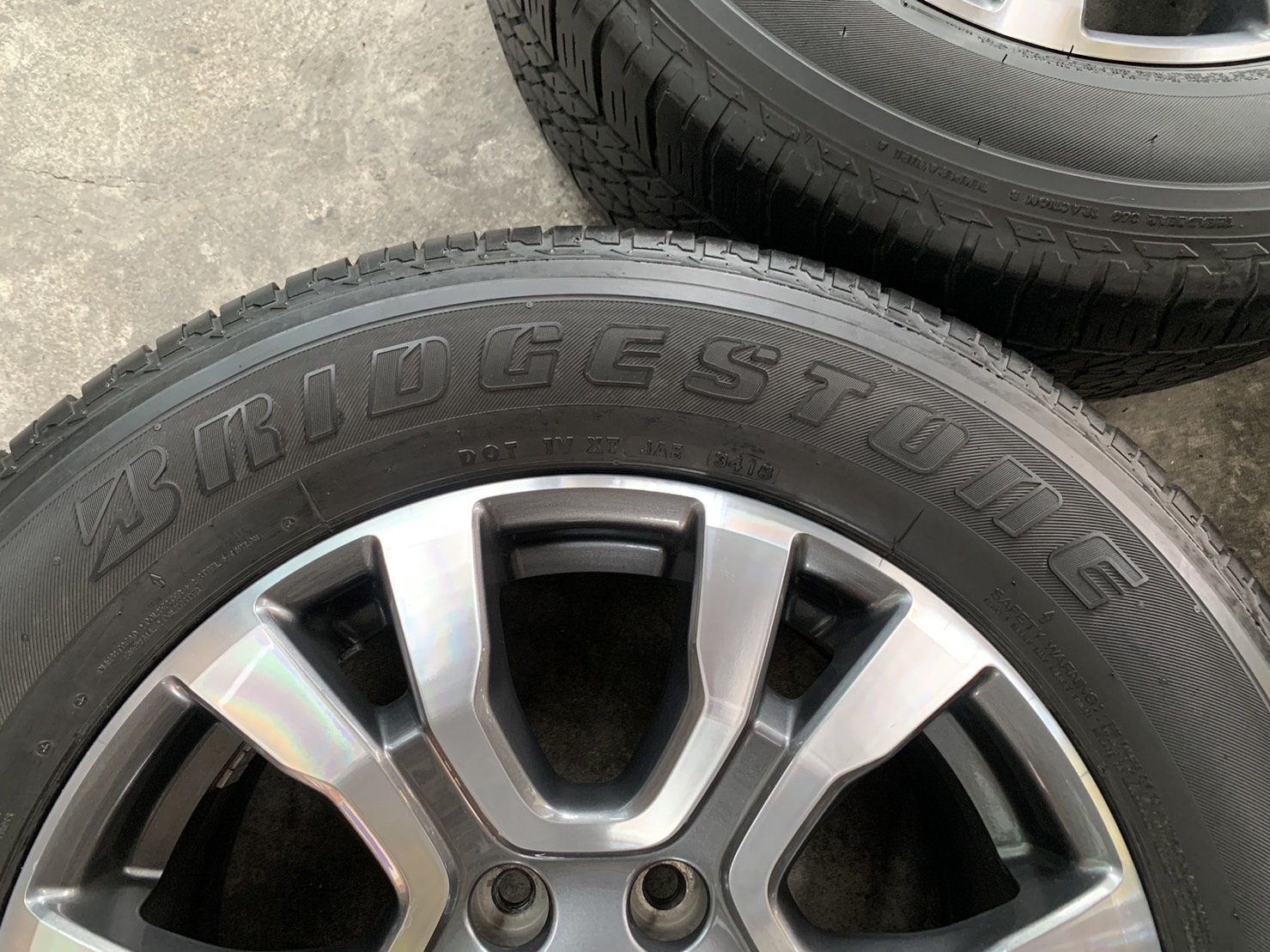 ล้อแม็ก Ford Wildtrek ขอบ 18 เทาหน้าเงา แถมยาง 265-60-18 Bridgestone ปี 18