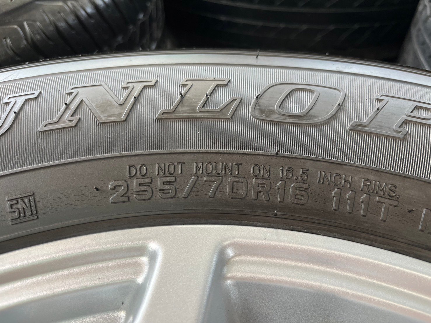 ล้อแม็ก Ford Ranger ขอบ 16 พร้อมยาง 255-70-16 Dunlop ปี 19