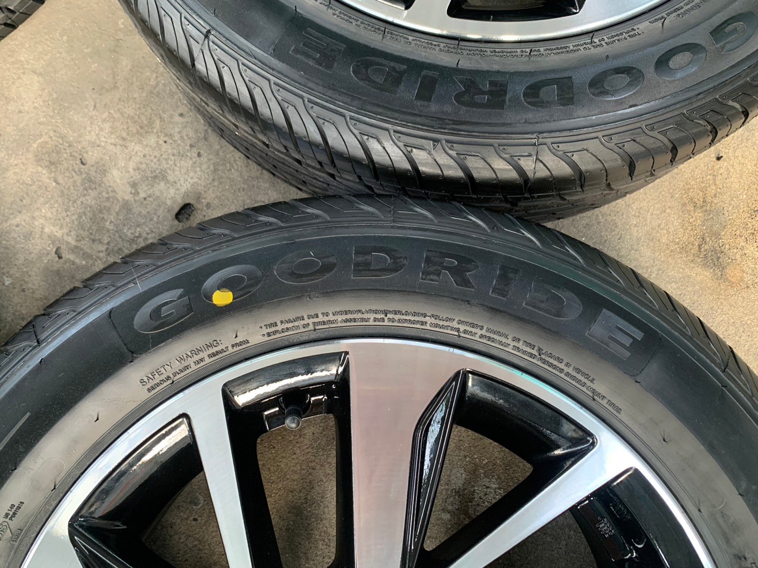 ล้อแม็ก Nissan ขอบ 15 ดำหน้าเงา พร้อมยางใหม่ 185-60-15 GOODRIDE ปี 23 ล้อแม็ก Nissan ขอบ 15 ดำหน้าเงา พร้อมยางใหม่ 185-60-15 GOODRIDE ปี 23