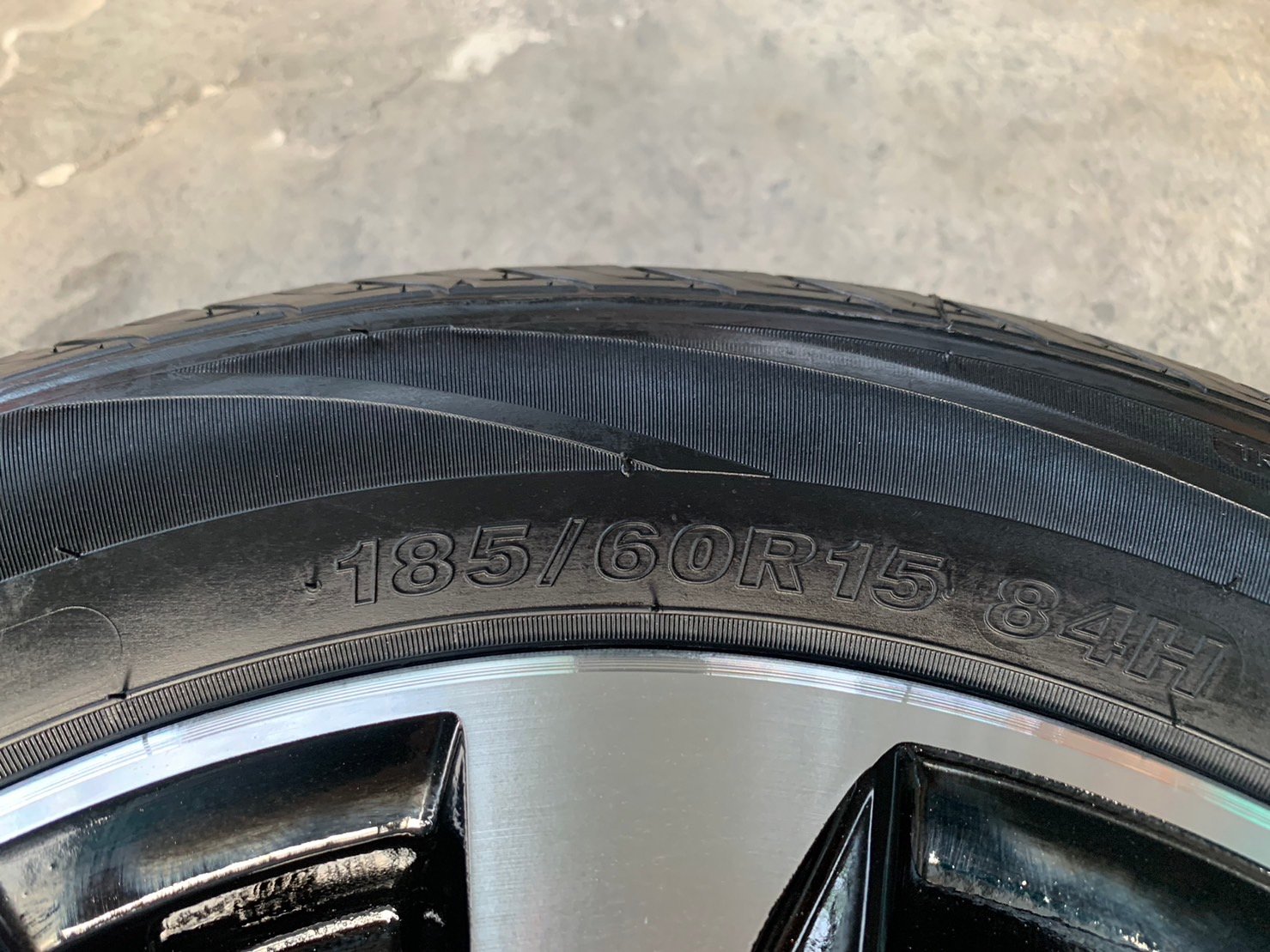 ล้อแม็ก Nissan ขอบ 15 ดำหน้าเงา พร้อมยางใหม่ 185-60-15 GOODRIDE ปี 23 ล้อแม็ก Nissan ขอบ 15 ดำหน้าเงา พร้อมยางใหม่ 185-60-15 GOODRIDE ปี 23