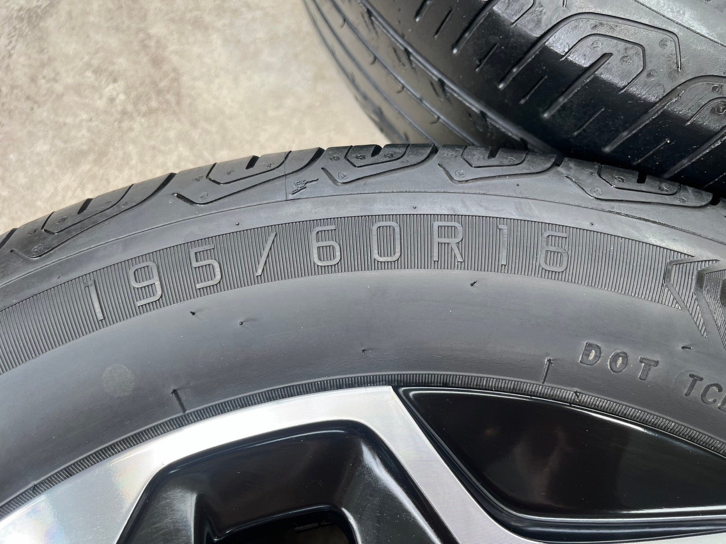 ล้อแม็ก 4รู100 BYD รุ่นใหม่ล่าสุด ขอบ 16 ดำหน้าเงา แถมยาง 195-60-16 Goodyear ปี 21