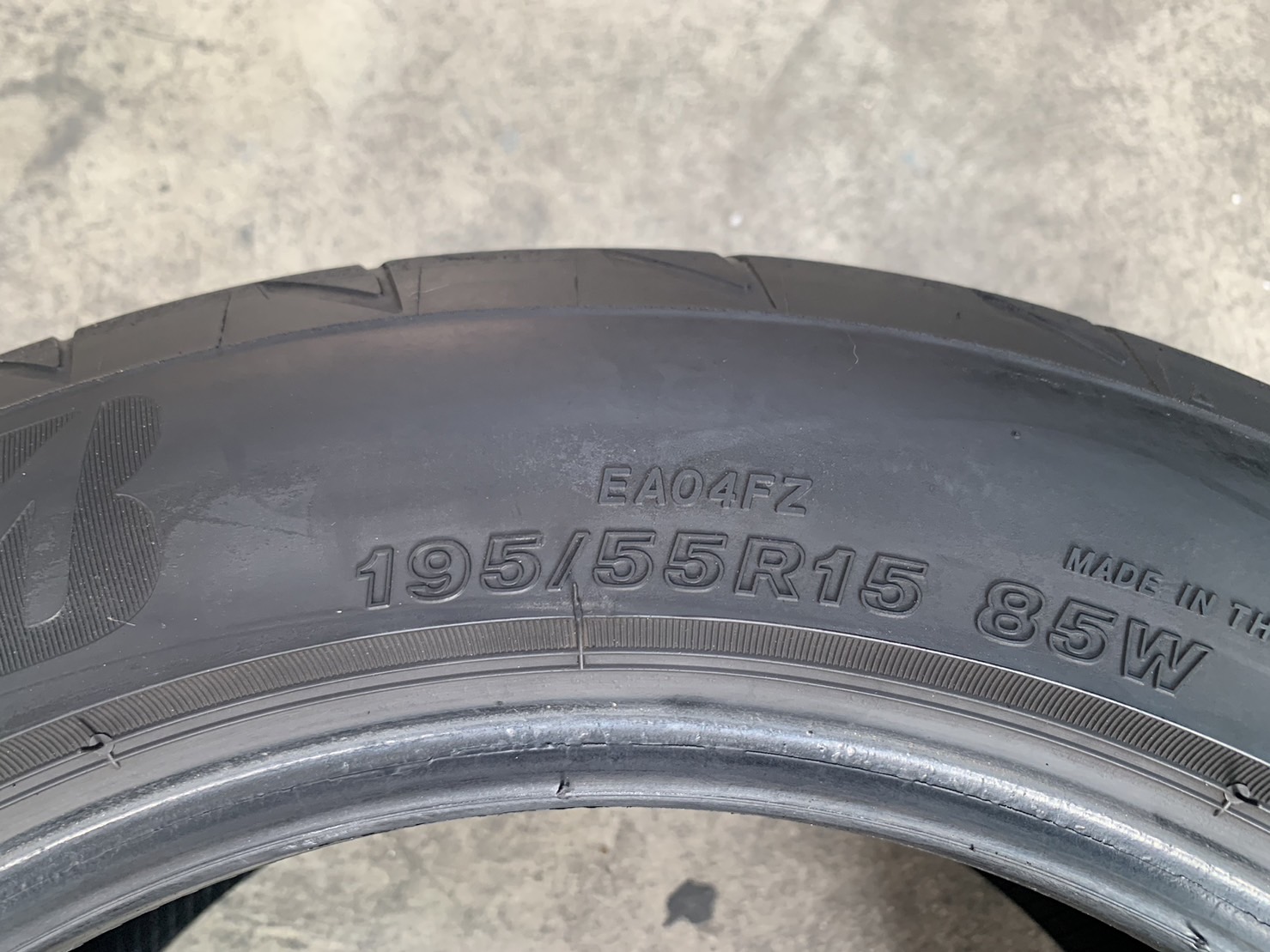 ยาง 195-55-15 Bridgestone ปี 21 สภาพสวย ยาง 195-55-15 Bridgestone ปี 21 สภาพสวย