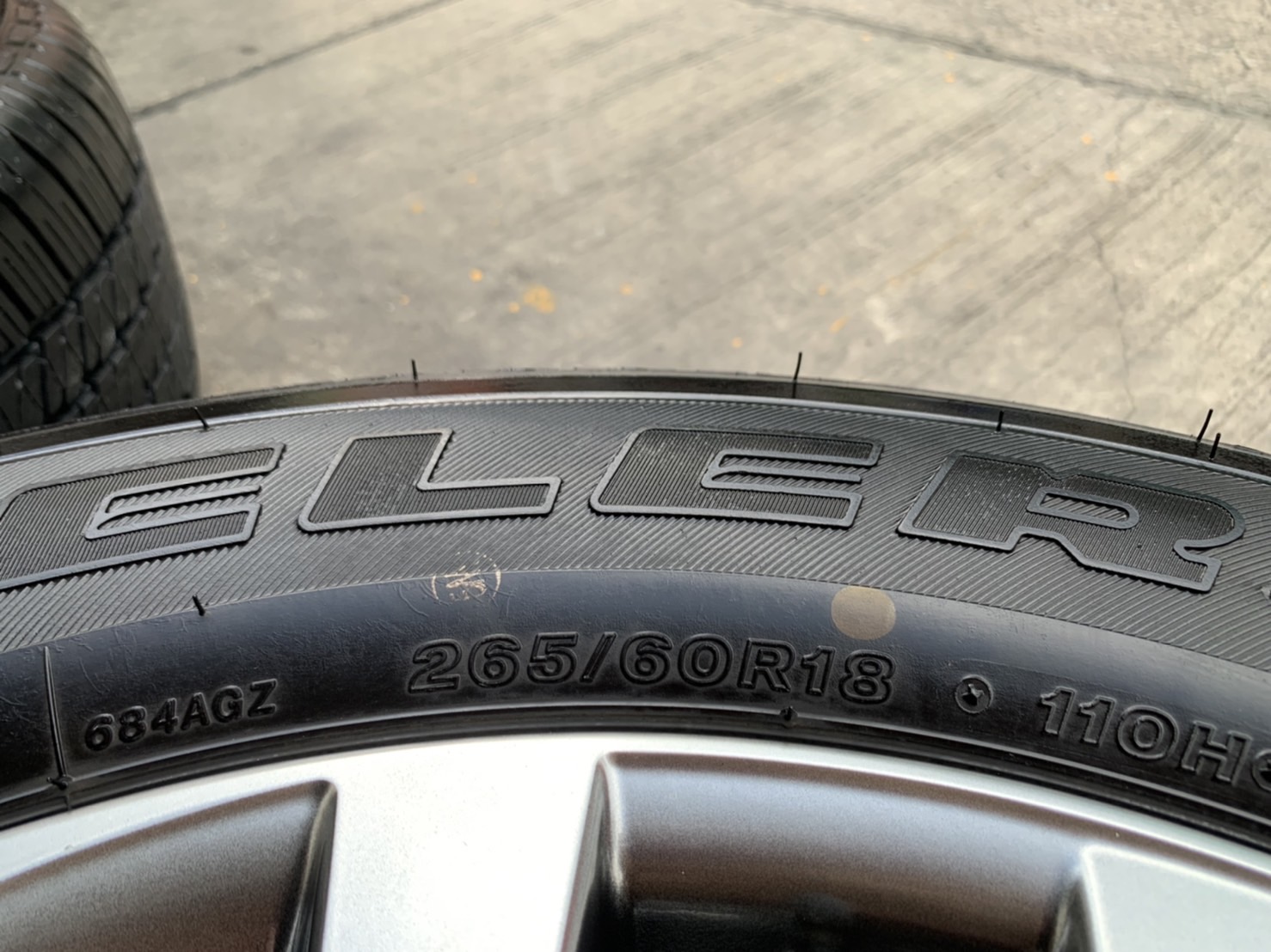 ล้อแม็ก Toyota Fortuner รุ่นใหม่ล่าสุด ขอบ18 สีไฮเปอร์ พร้อมยาง 265-60-18 Bridgestone ปี 21