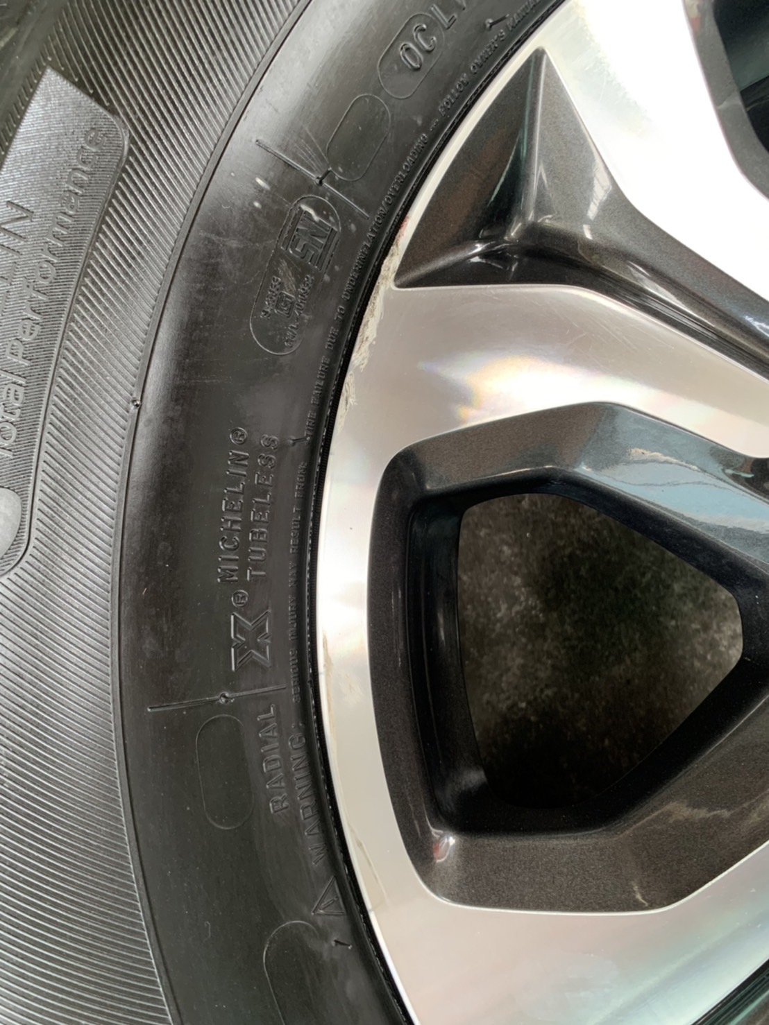 ล้อแม็ก Mazda BT50 Pro ขอบ 17 สีเทาหน้าเงา พร้อมยาง 265-65-17 Michelin ปลายปี 20 ล้อแม็ก Mazda BT50 Pro ขอบ 17 สีเทาหน้าเงา พร้อมยาง 265-65-17 Michelin ปลายปี 20