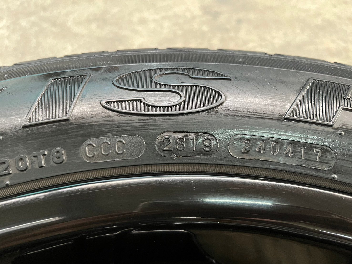 ล้อแม็ก 6รู139 ขอบ 20 สีดำ แถมยาง 265-50-20 Maxxis ปี 19 ล้อแม็ก 6รู139 ขอบ 20 สีดำ แถมยาง 265-50-20 Maxxis ปี 19